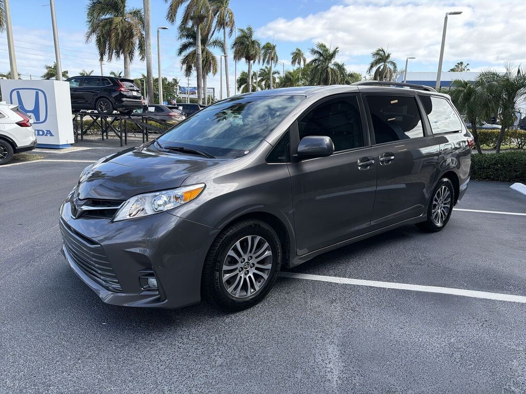 Used 2019 Toyota Sienna XLE Minivan/Van