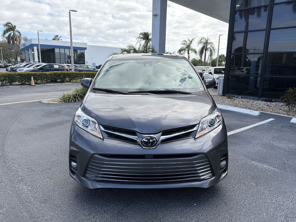 Used 2019 Toyota Sienna XLE Minivan/Van