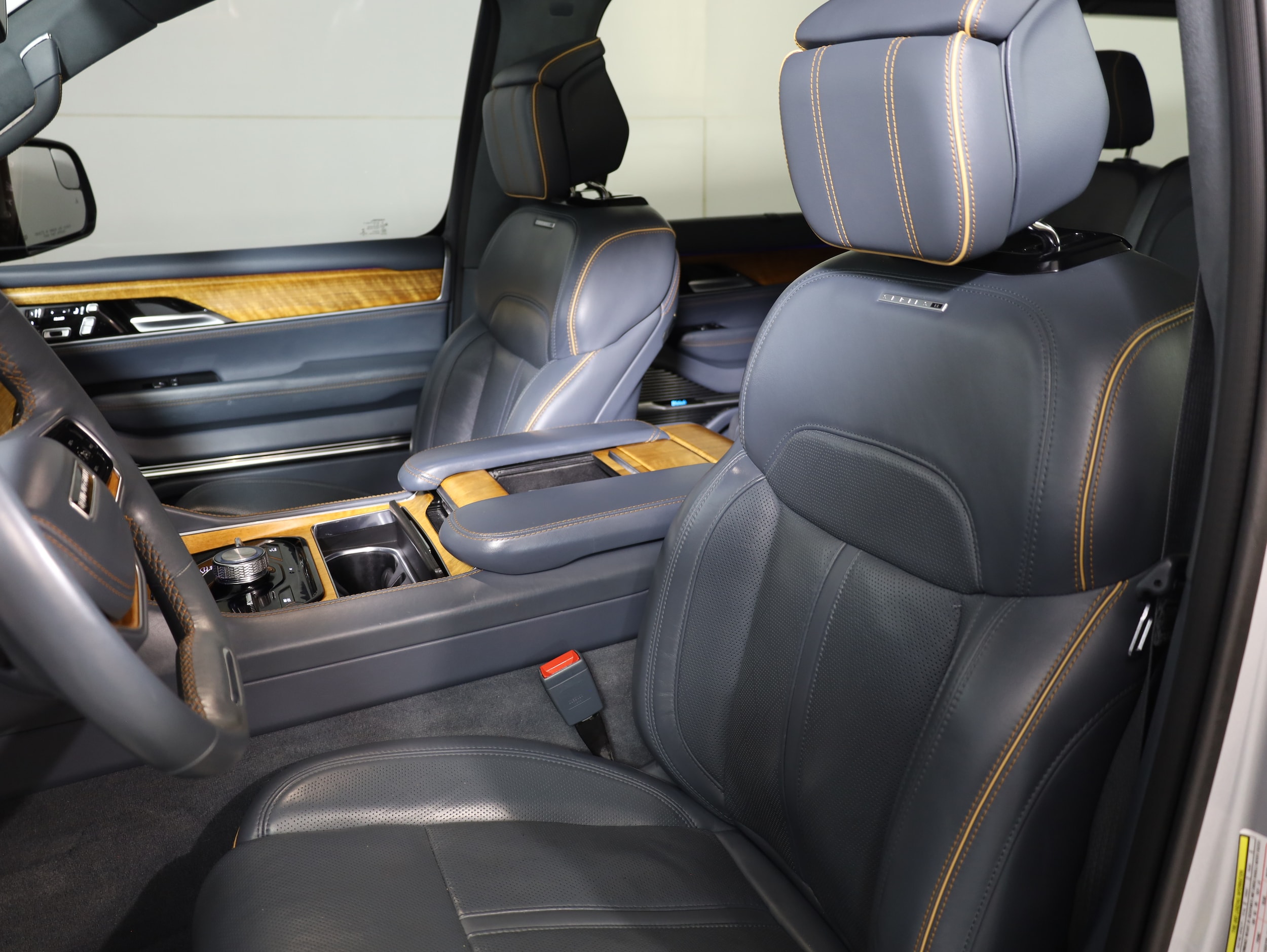 2022 Jeep Grand Wagoneer Series II - Photo 8