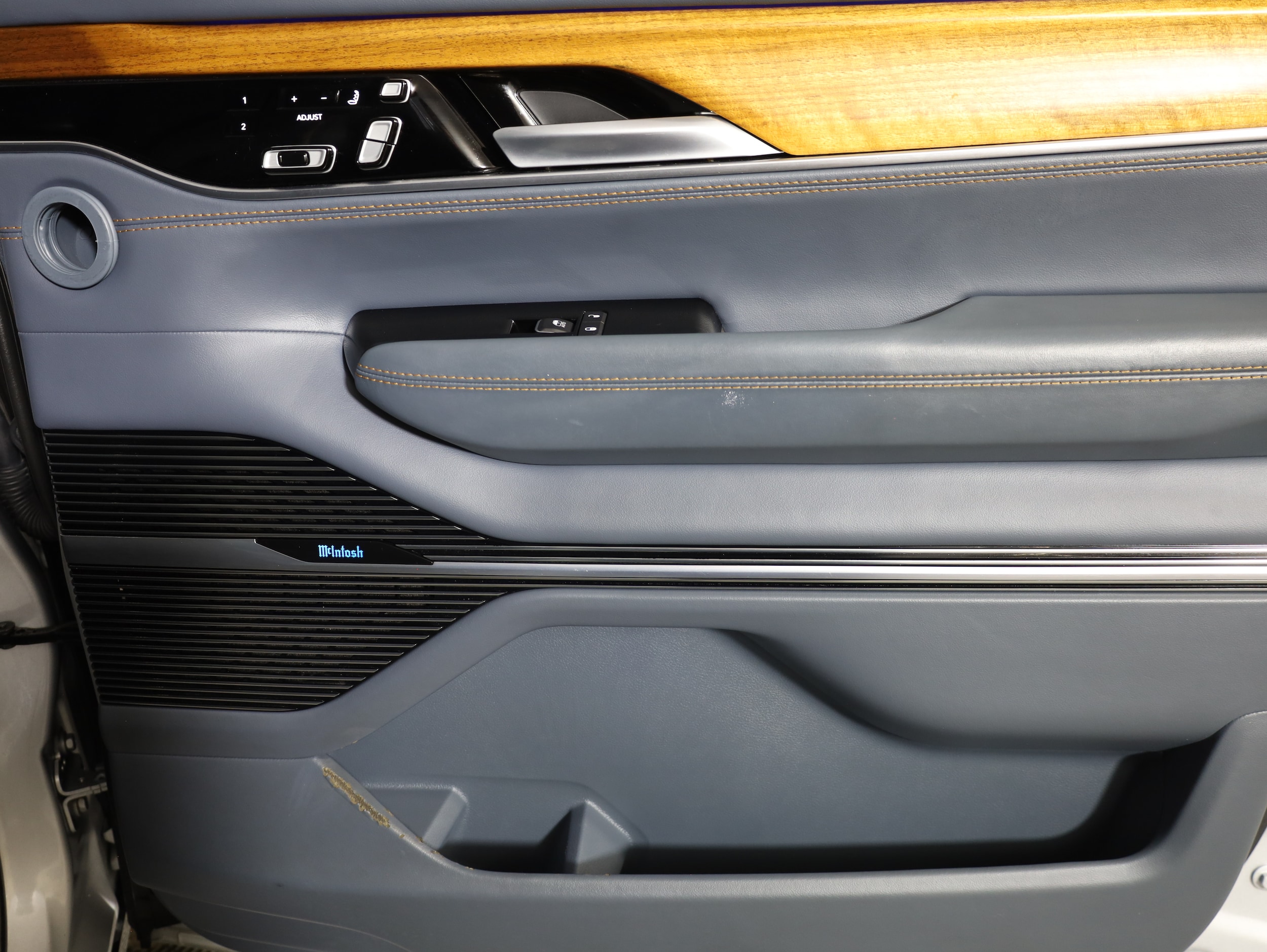 2022 Jeep Grand Wagoneer Series II - Photo 30