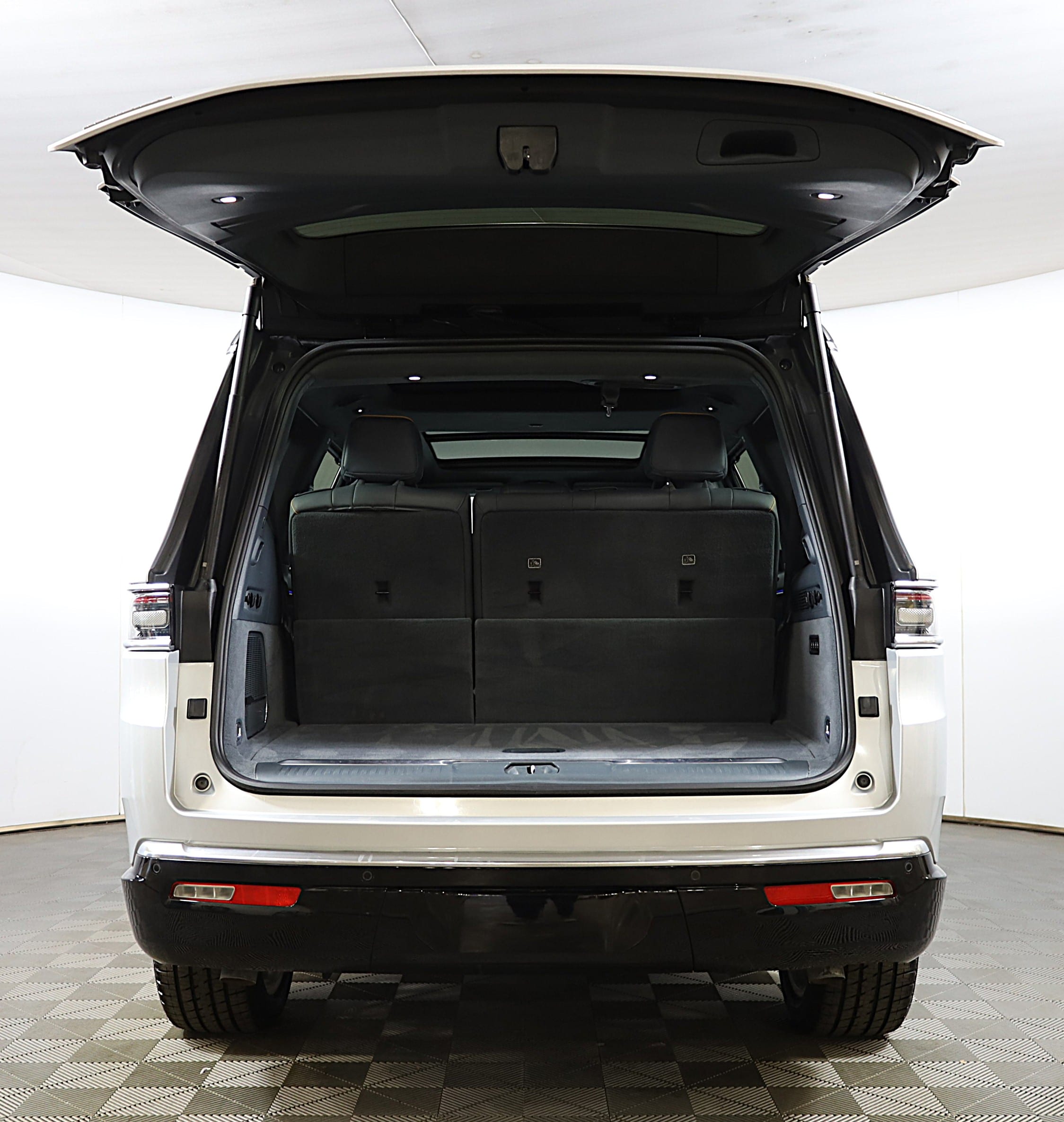 2022 Jeep Grand Wagoneer Series II - Photo 26