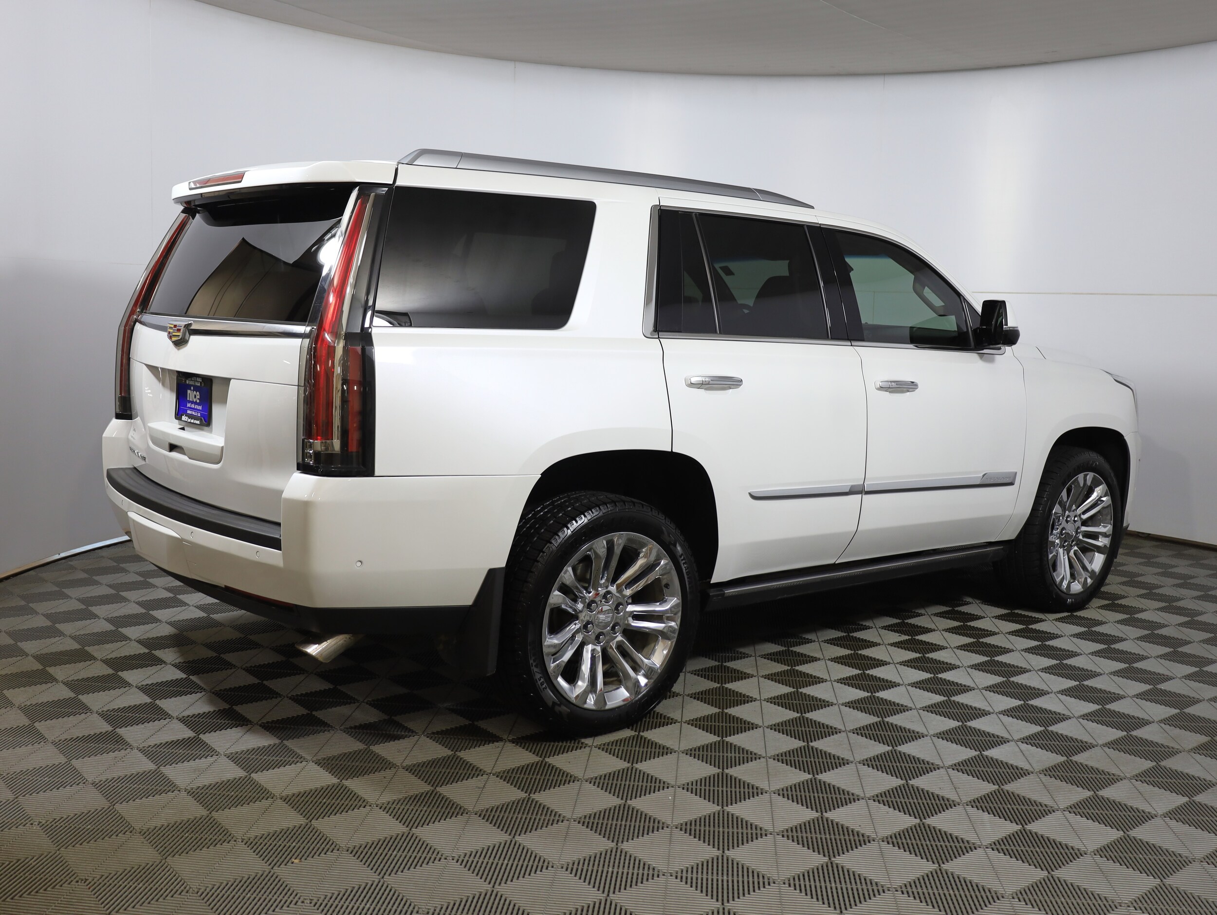 2020 Cadillac Escalade Premium Luxury photo 4