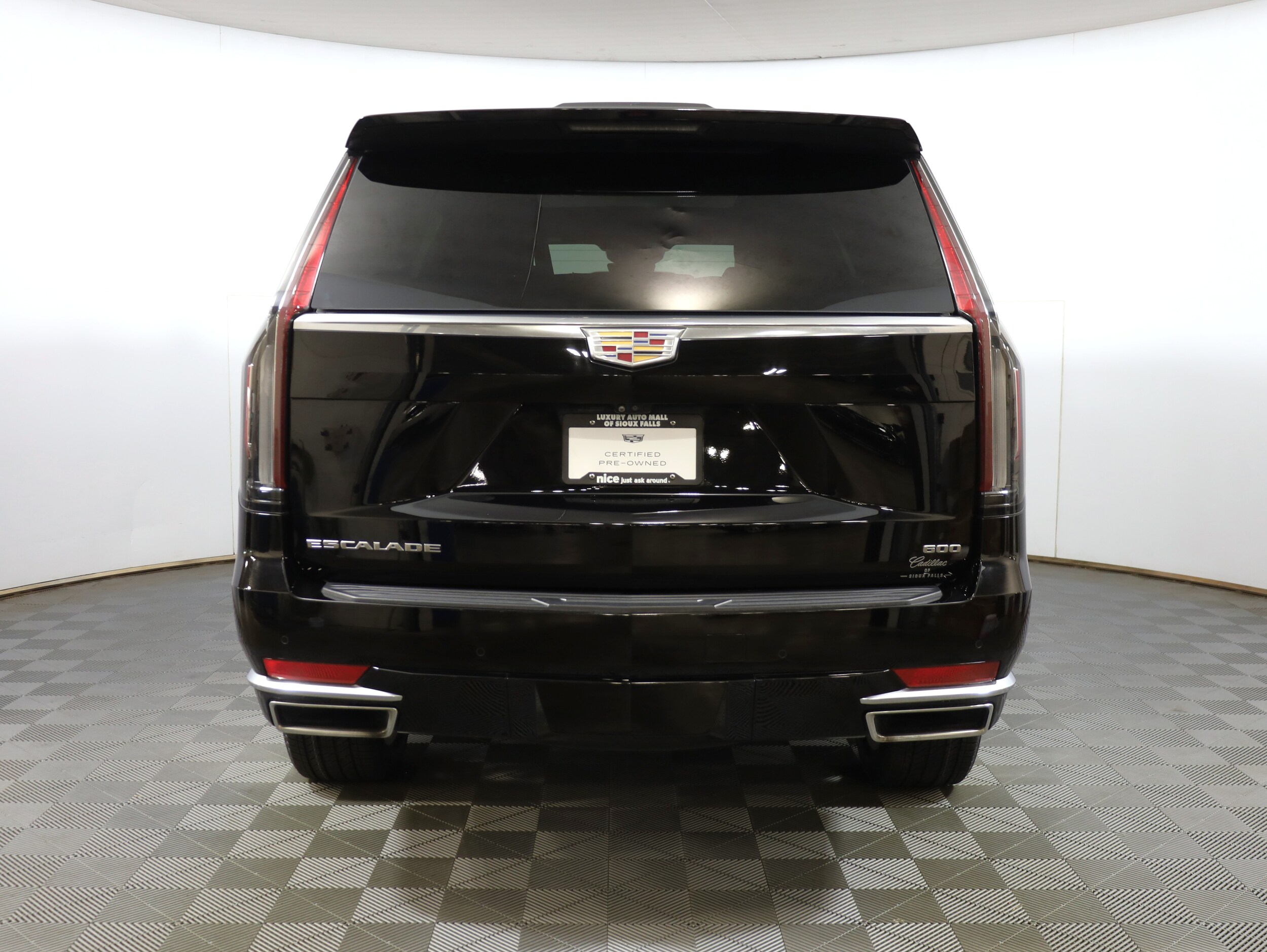 2022 Cadillac Escalade Premium Luxury photo 3