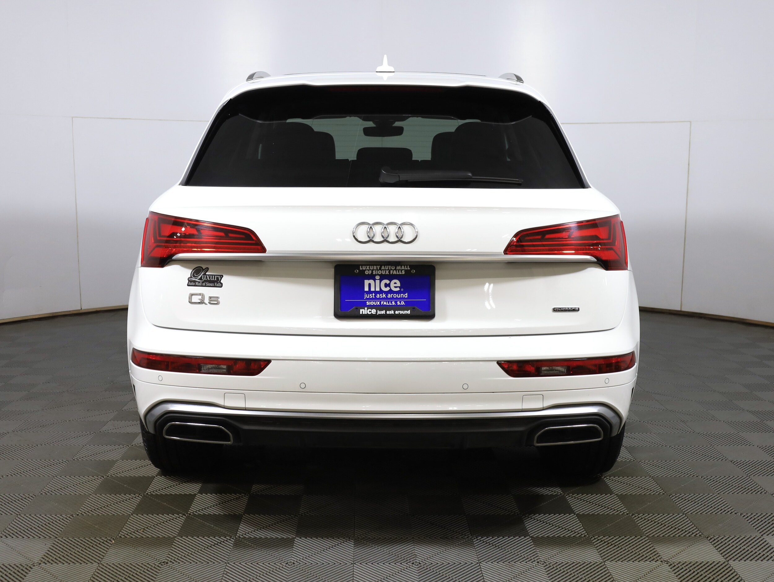 2023 Audi Q5 S line Premium Plus photo 2