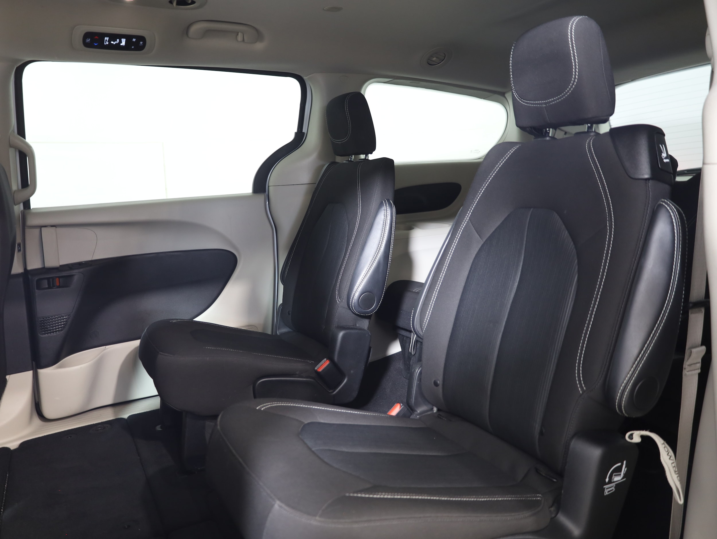 2024 Chrysler Voyager LX - Photo 11