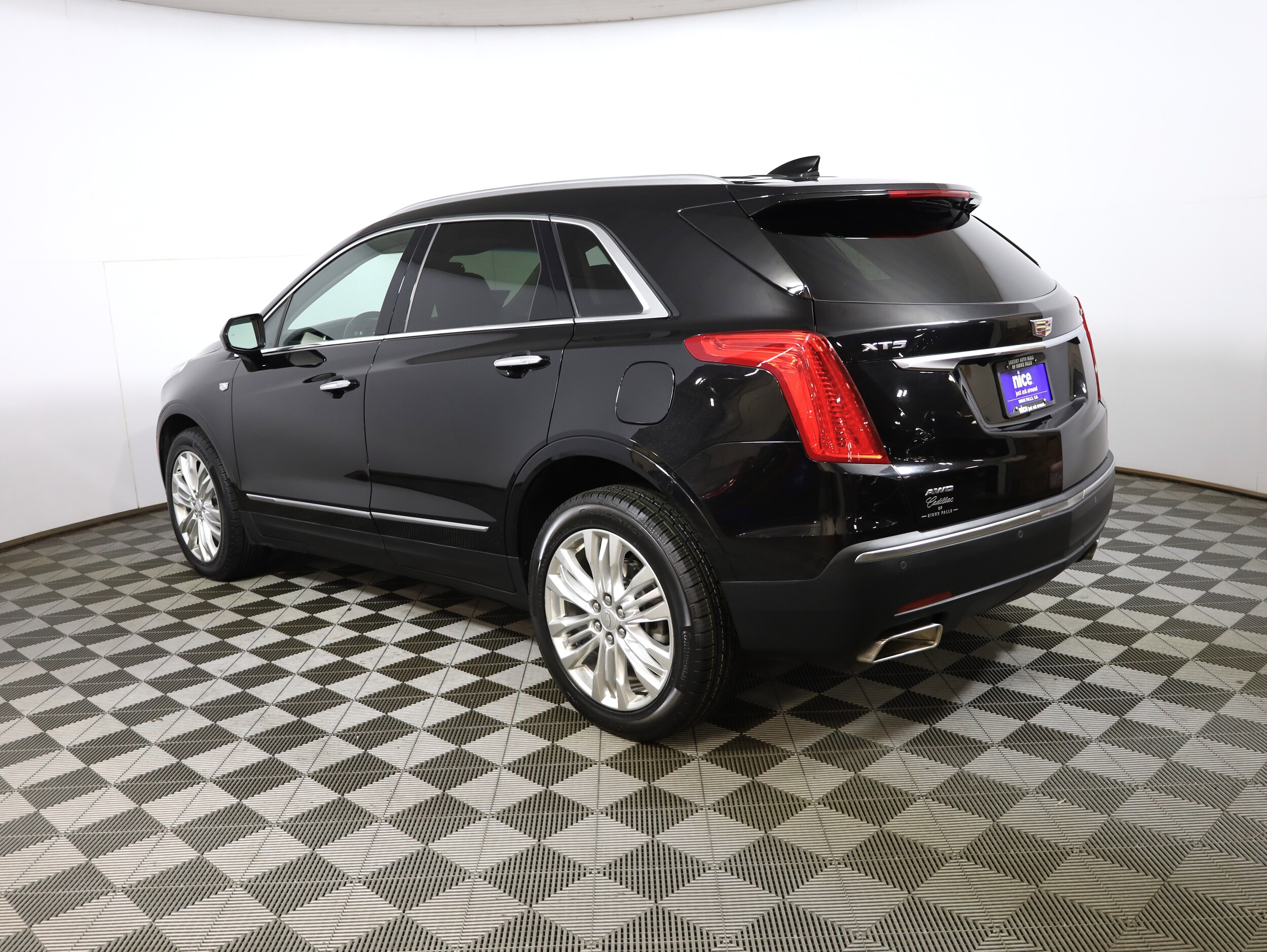 2019 Cadillac XT5 Premium Luxury photo 2