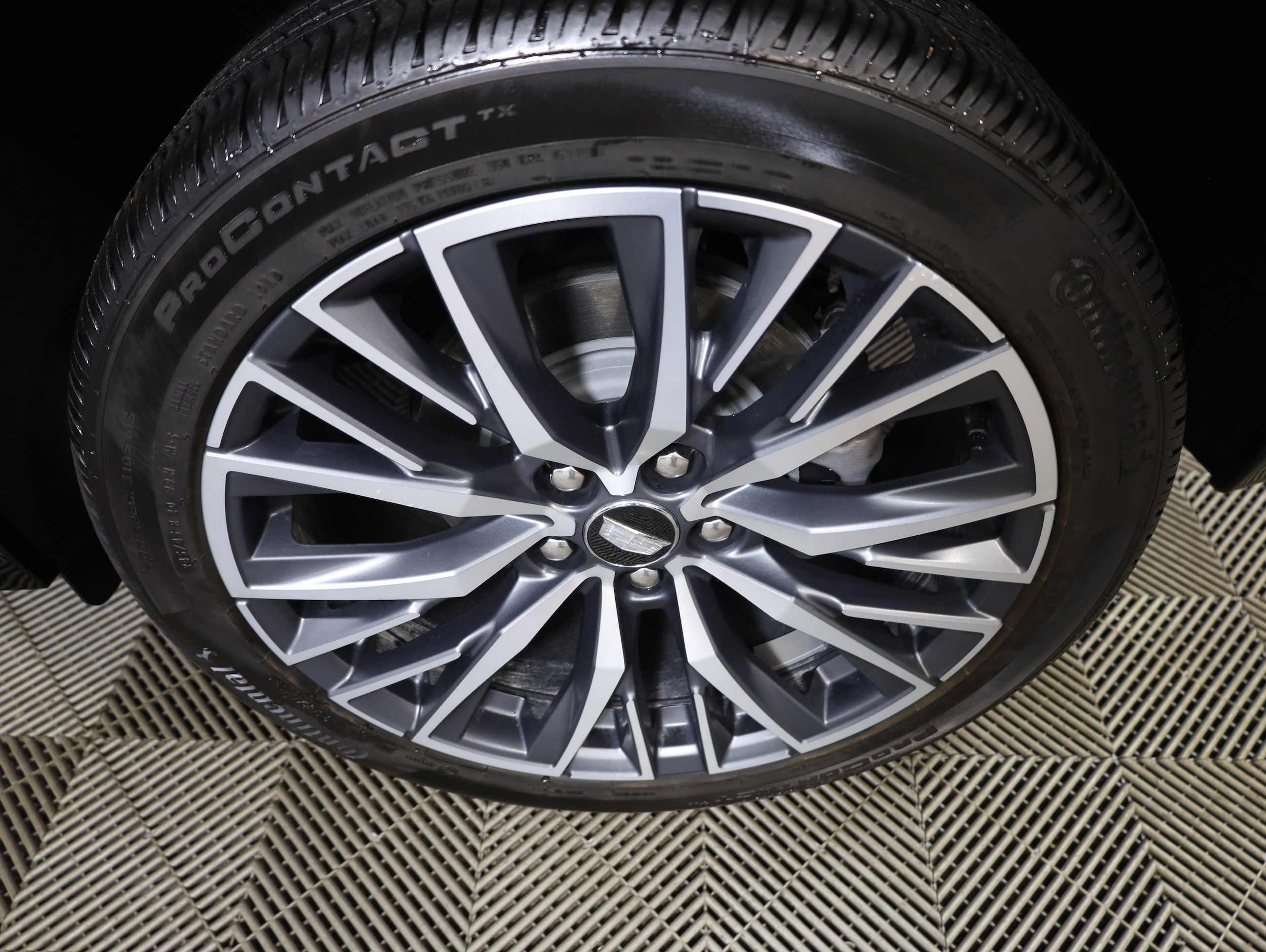 2024 Cadillac XT4 Sport - Photo 35