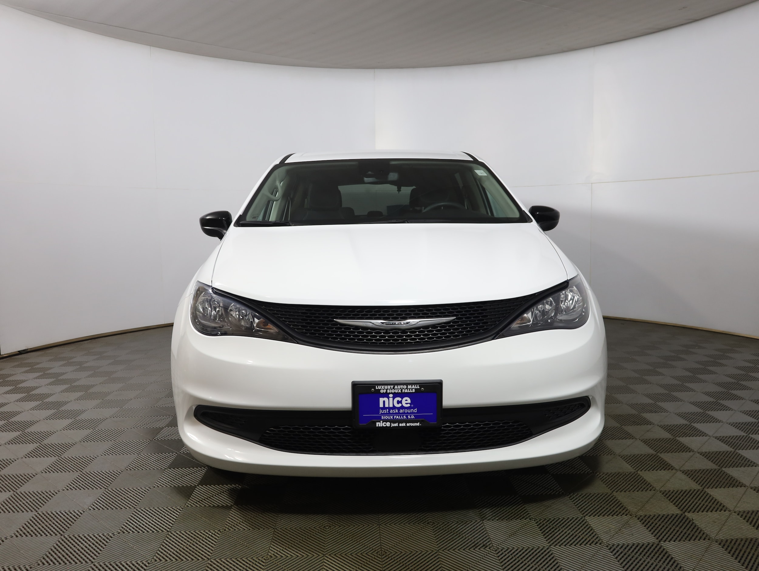 2024 Chrysler Voyager LX - Photo 6