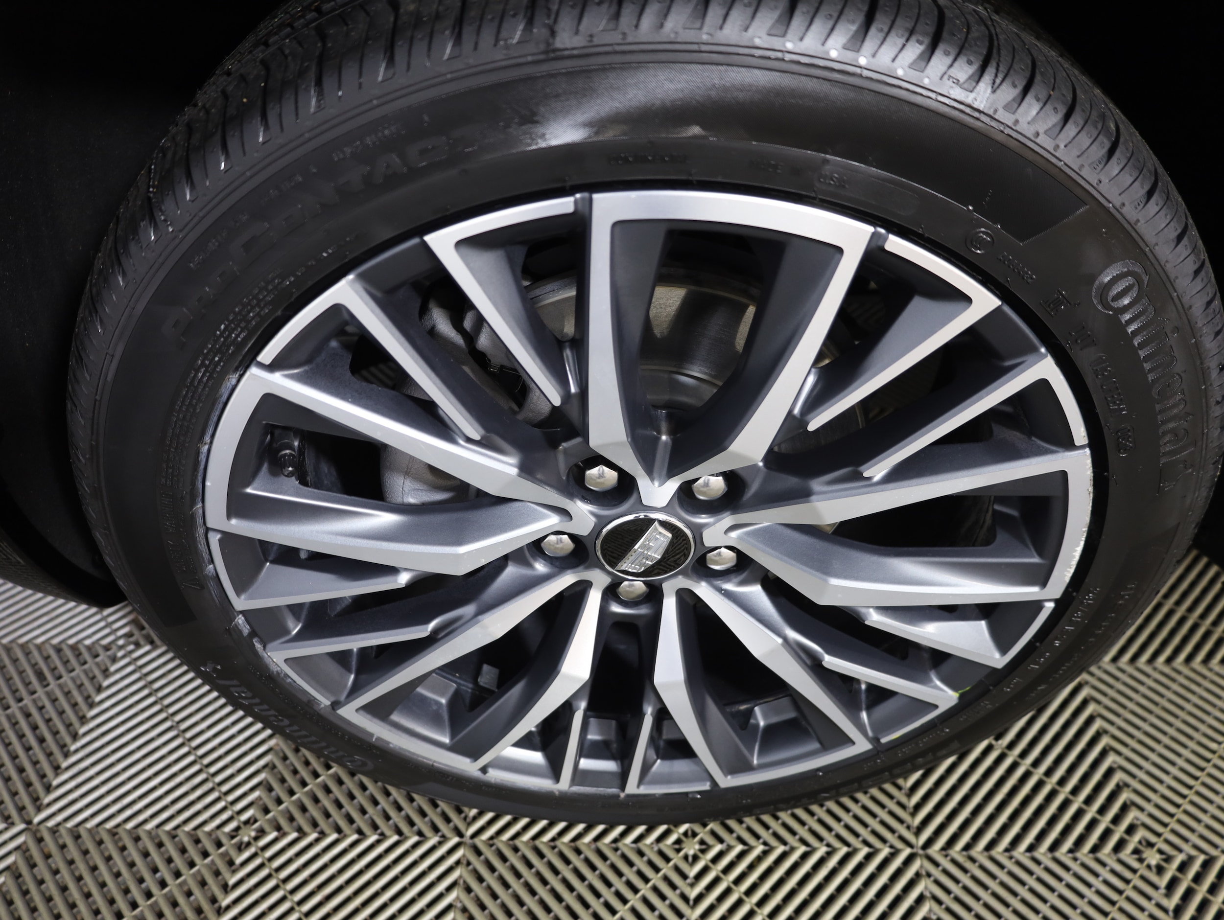 2024 Cadillac XT4 Sport - Photo 36