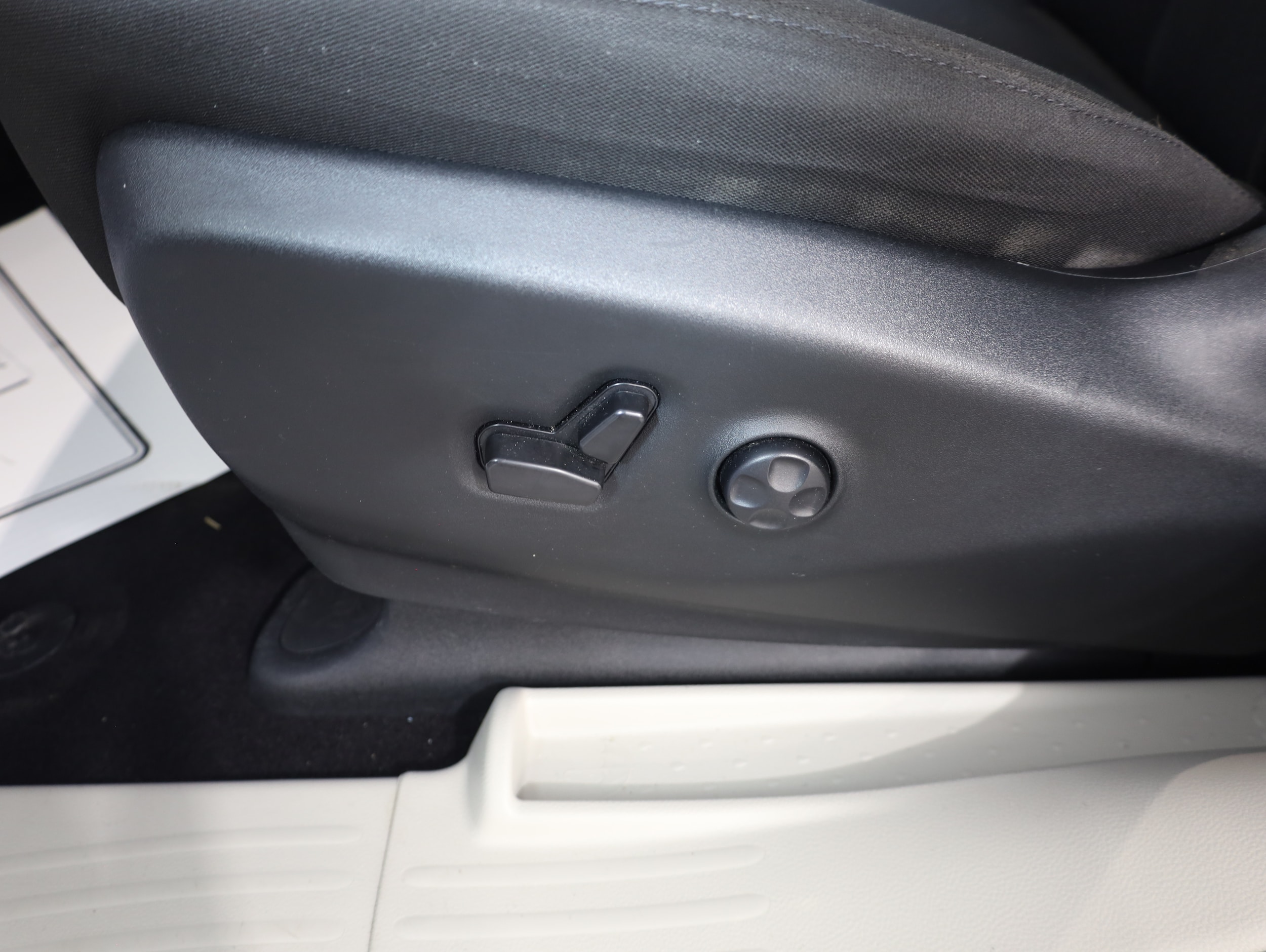 2024 Chrysler Voyager LX - Photo 8