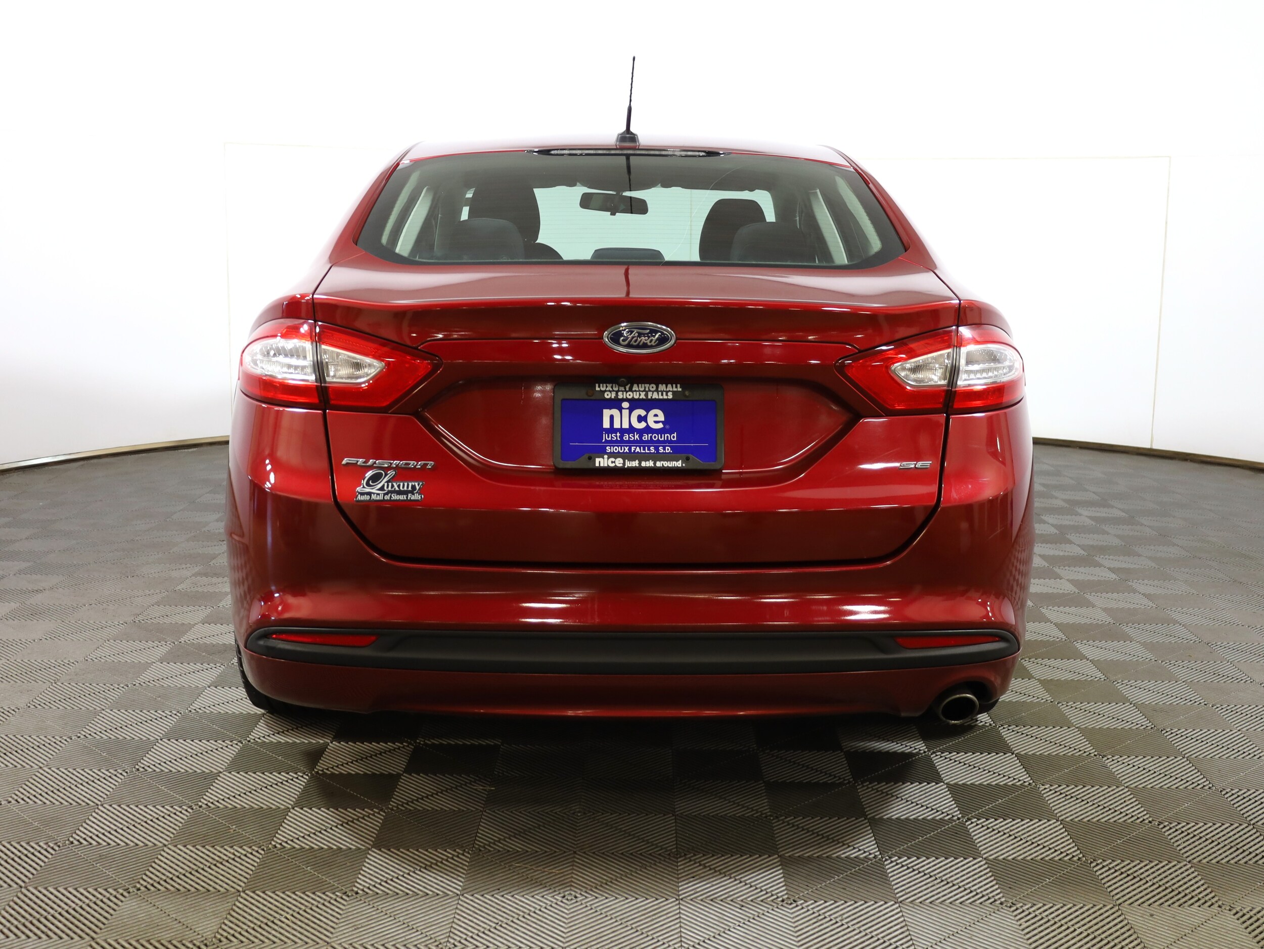 2016 Ford Fusion SE photo 3