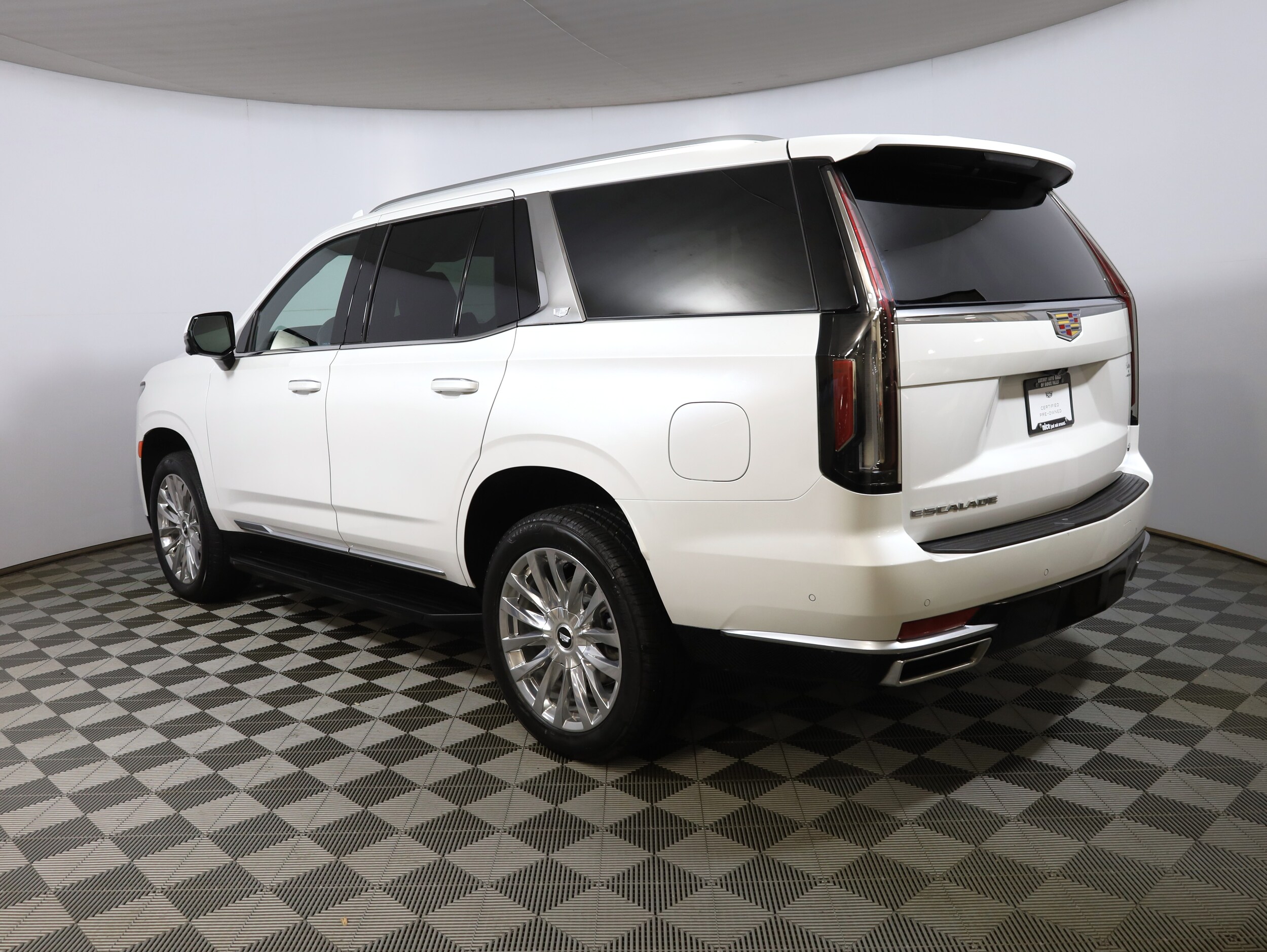 2024 Cadillac Escalade Premium Luxury photo 2