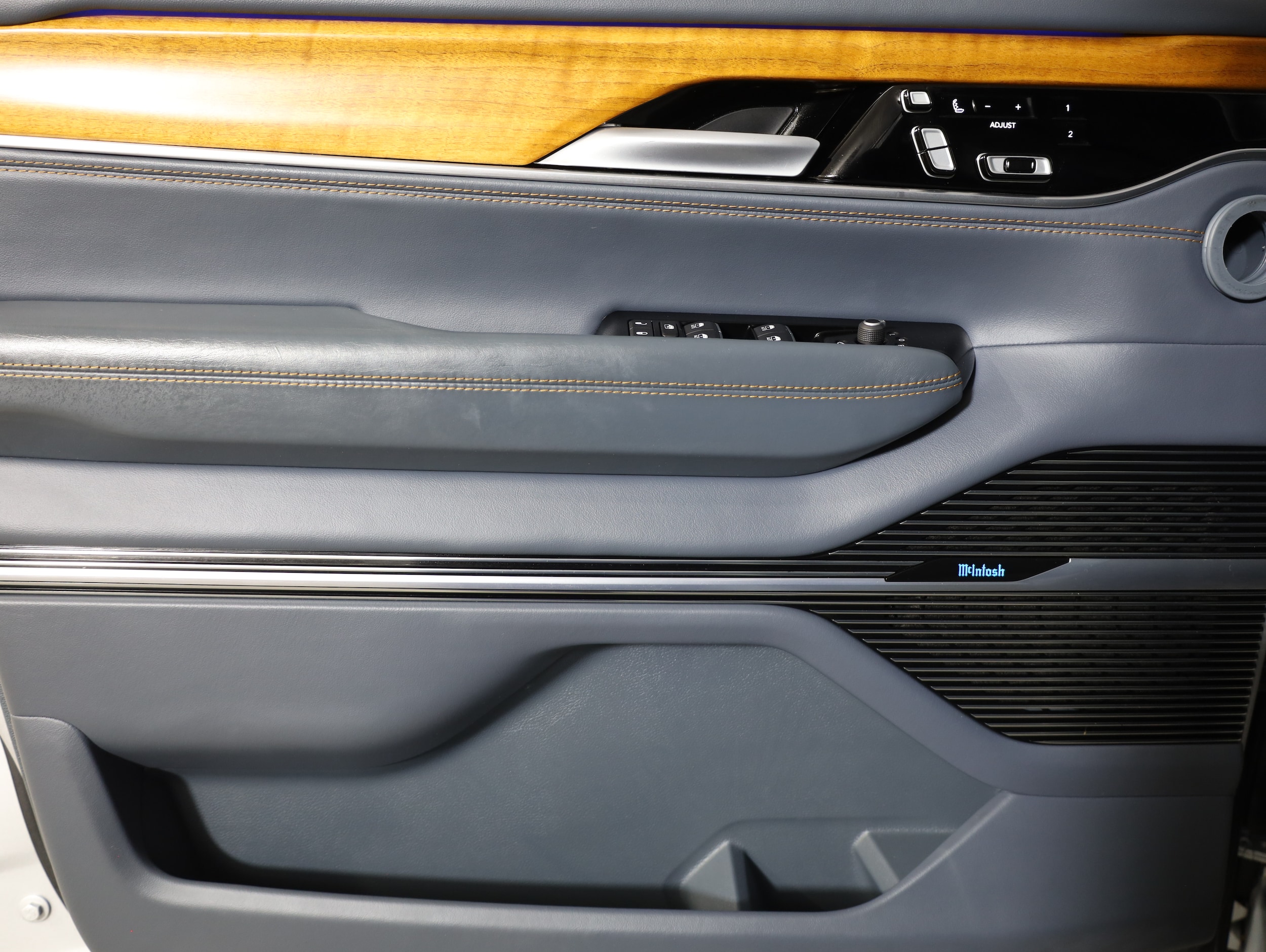 2022 Jeep Grand Wagoneer Series II - Photo 29