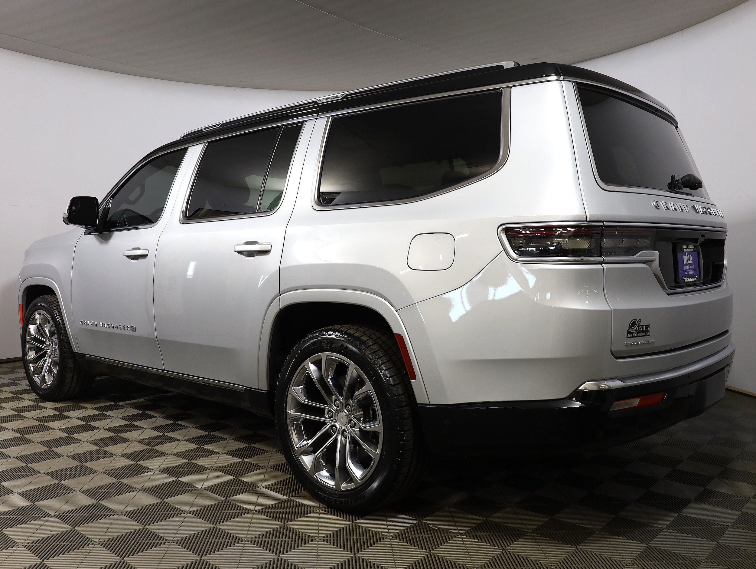 2022 Jeep Grand Wagoneer Series II - Photo 7