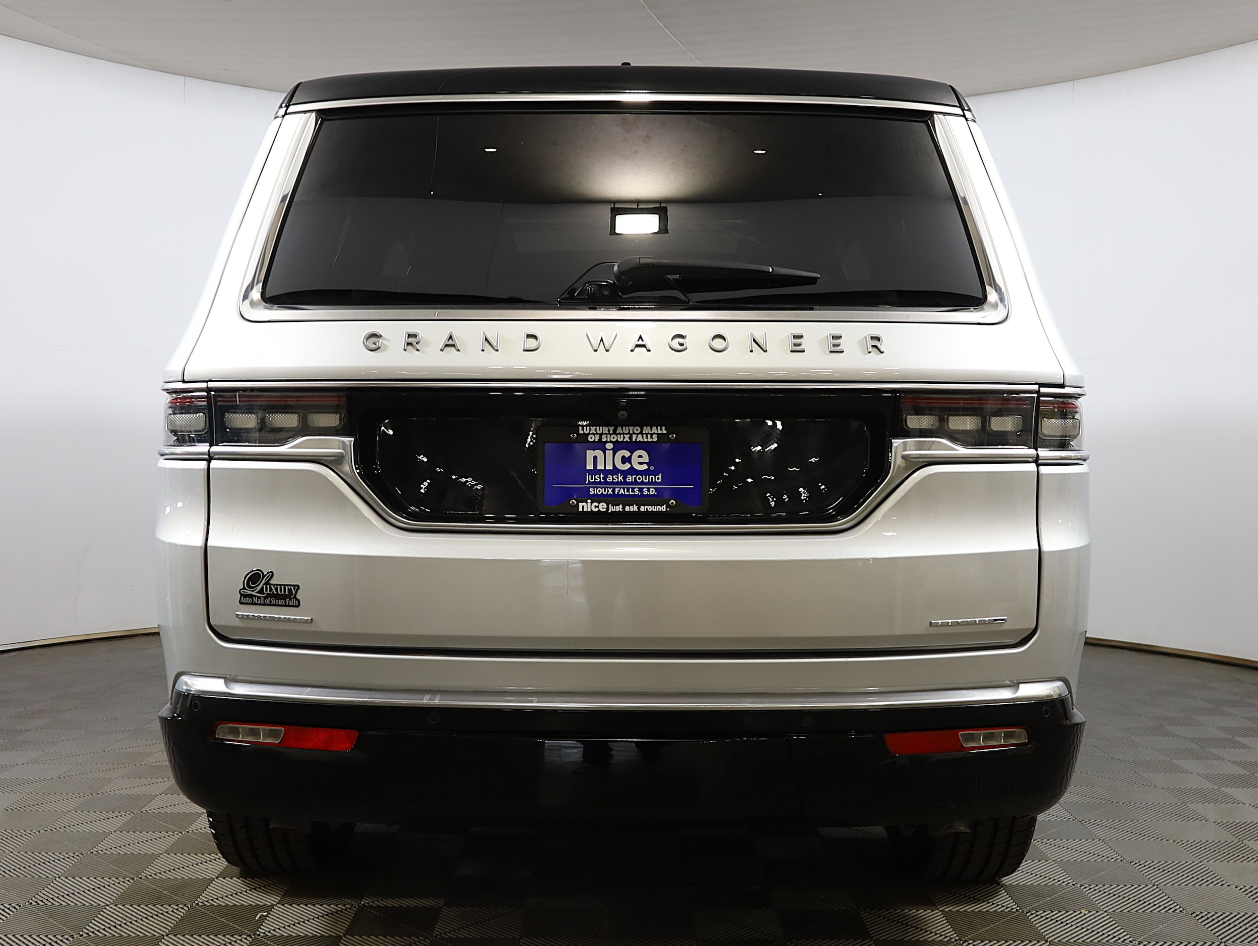 2022 Jeep Grand Wagoneer Series II - Photo 6