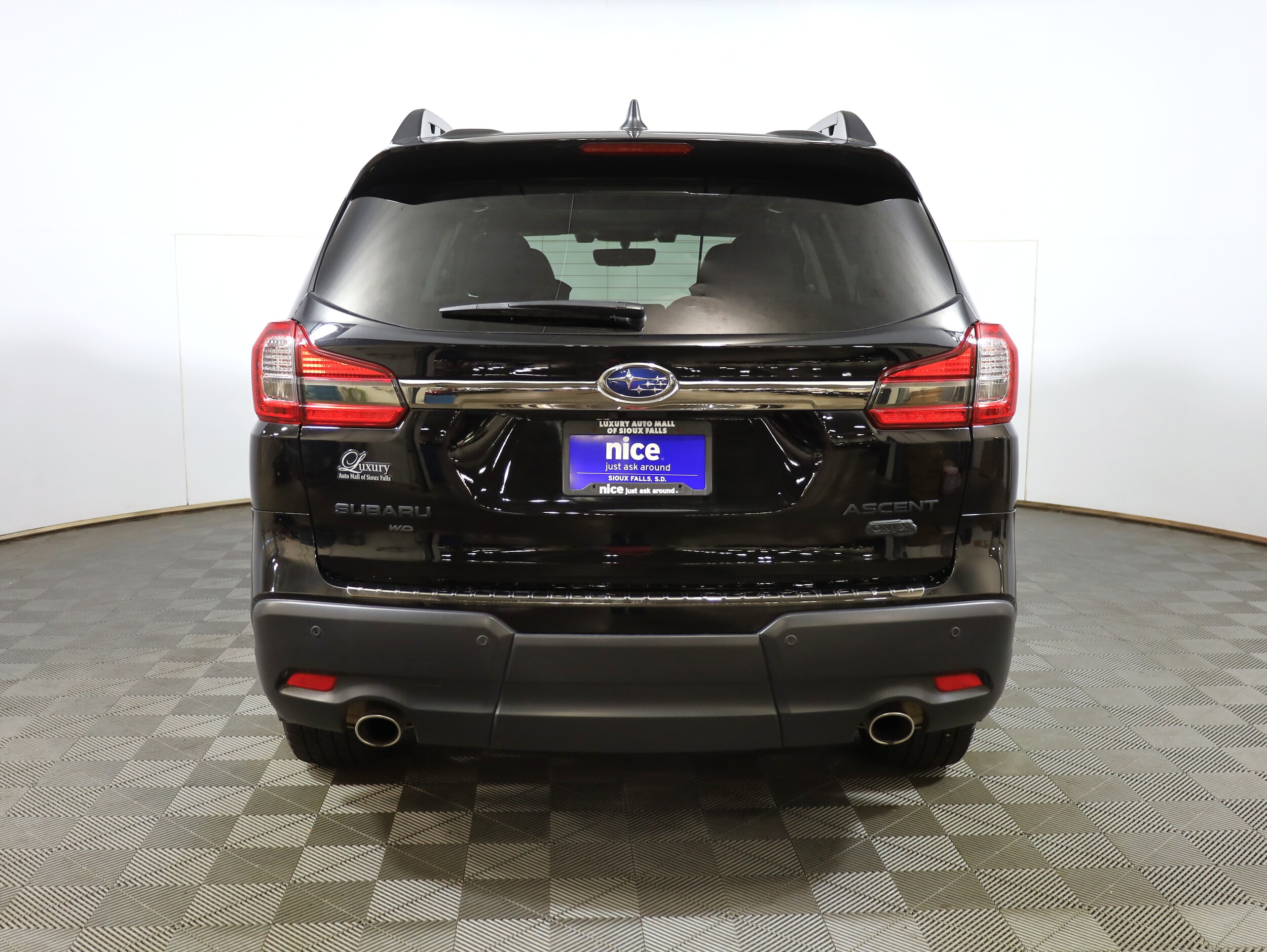2022 Subaru Ascent Onyx Edition photo 2