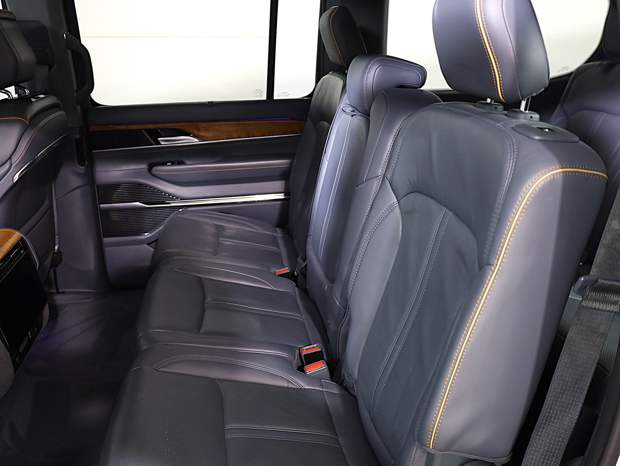 2022 Jeep Grand Wagoneer Series II - Photo 13