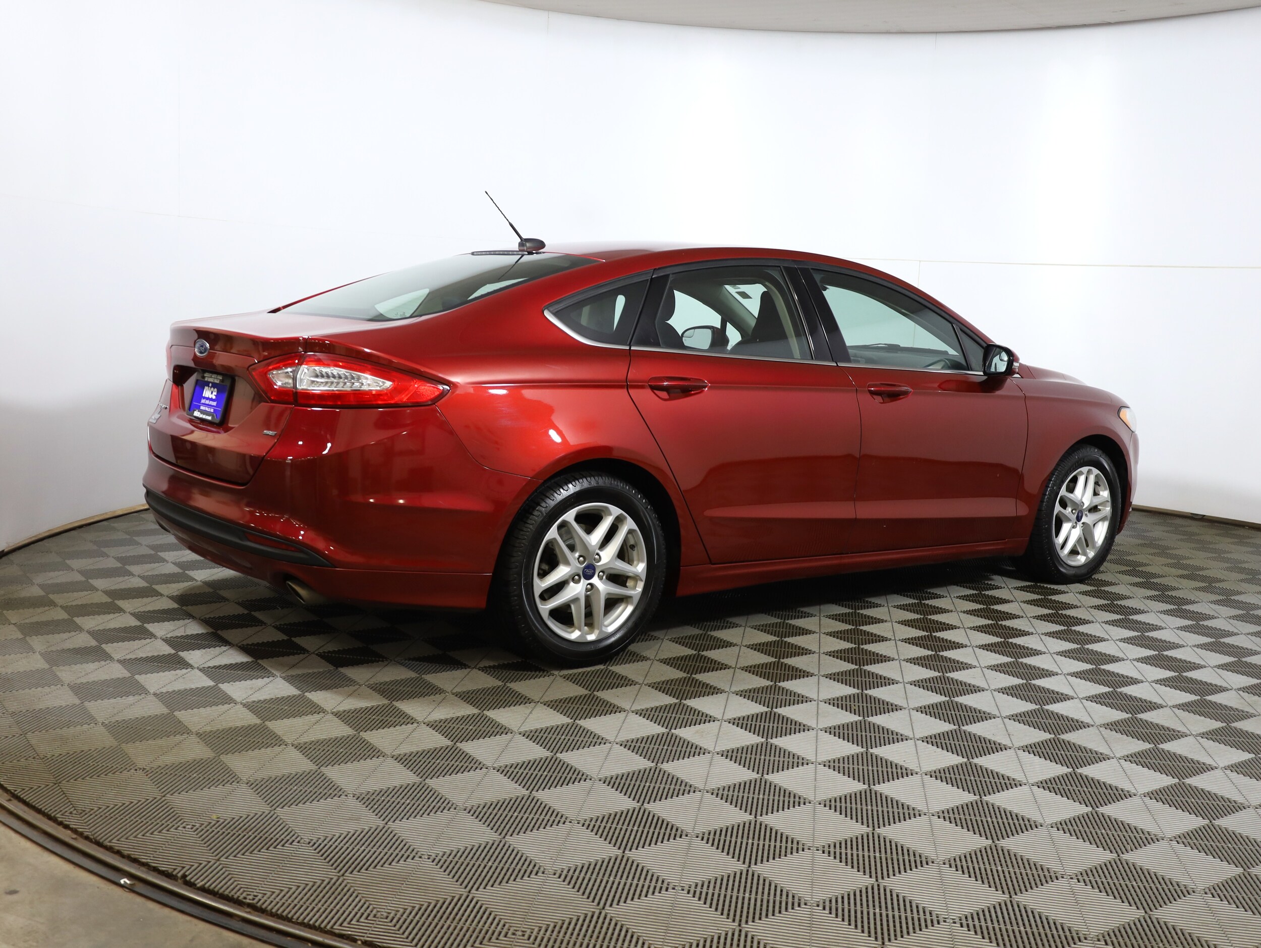 2016 Ford Fusion SE photo 4