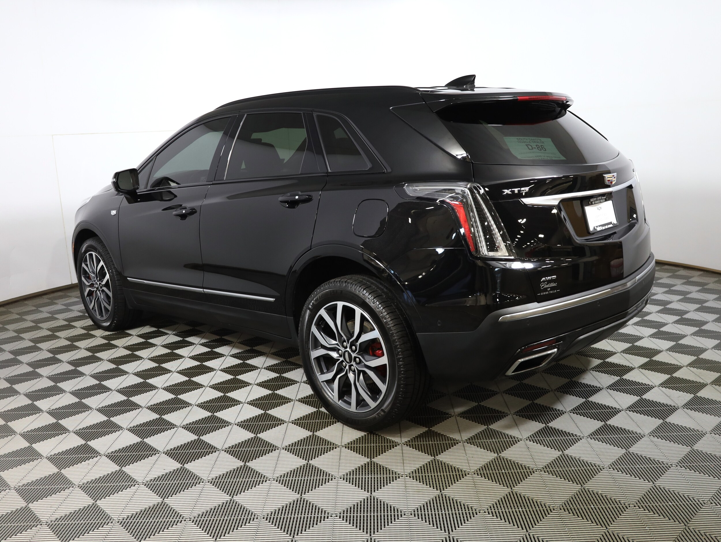 2023 Cadillac XT5 Sport photo 2