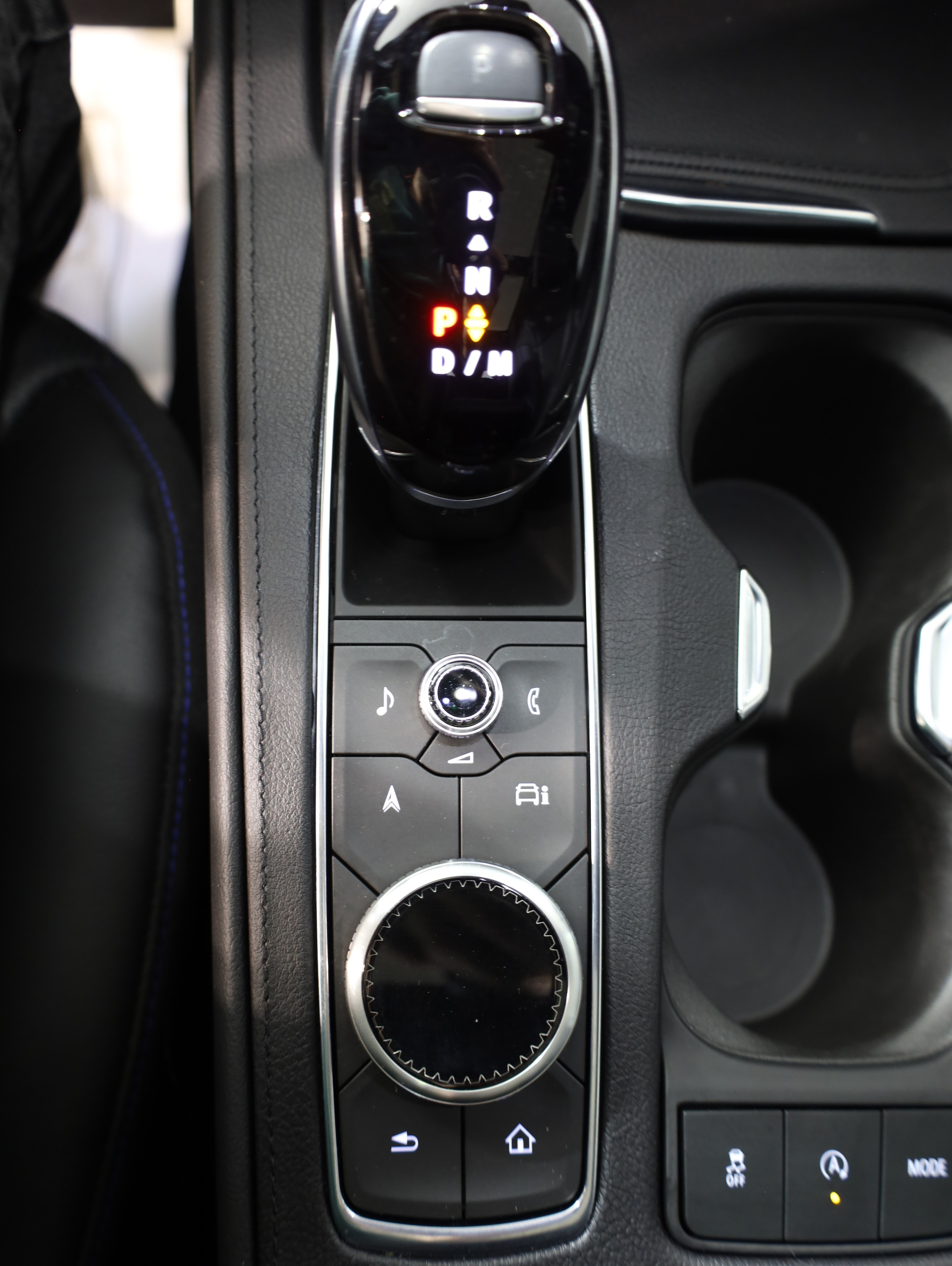 2024 Cadillac XT4 Sport - Photo 16