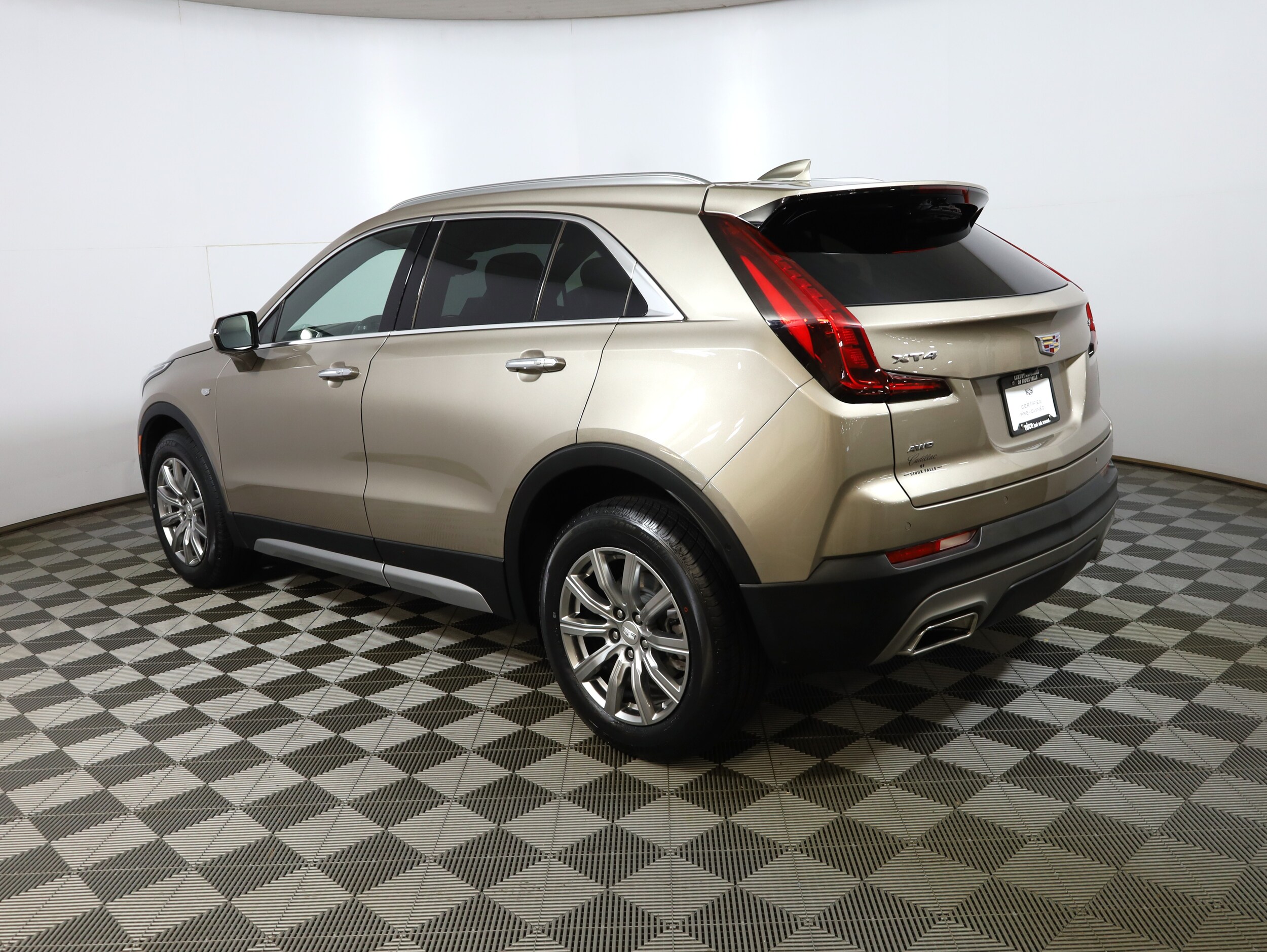 2023 Cadillac XT4 Premium Luxury photo 2