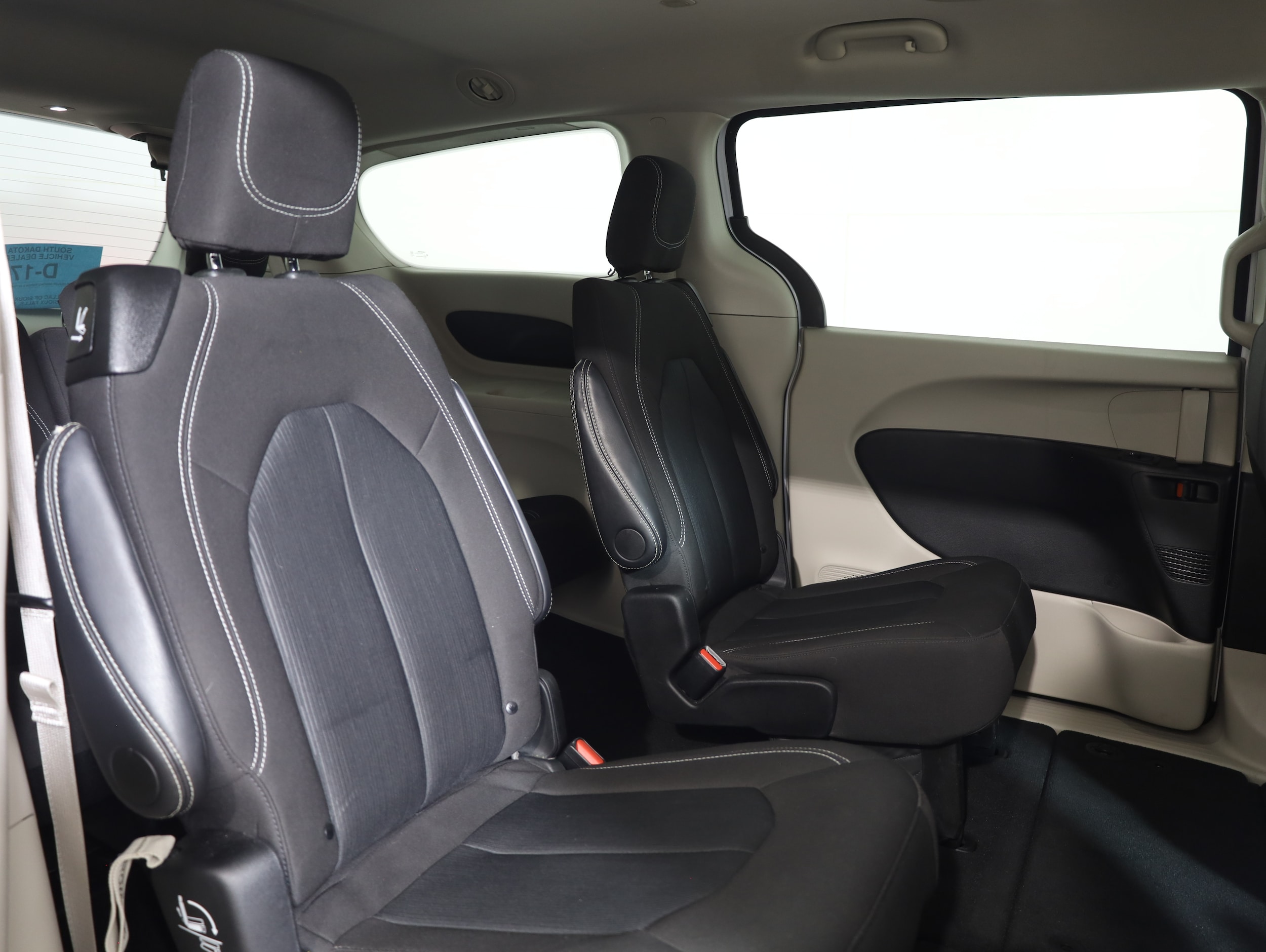 2024 Chrysler Voyager LX - Photo 18