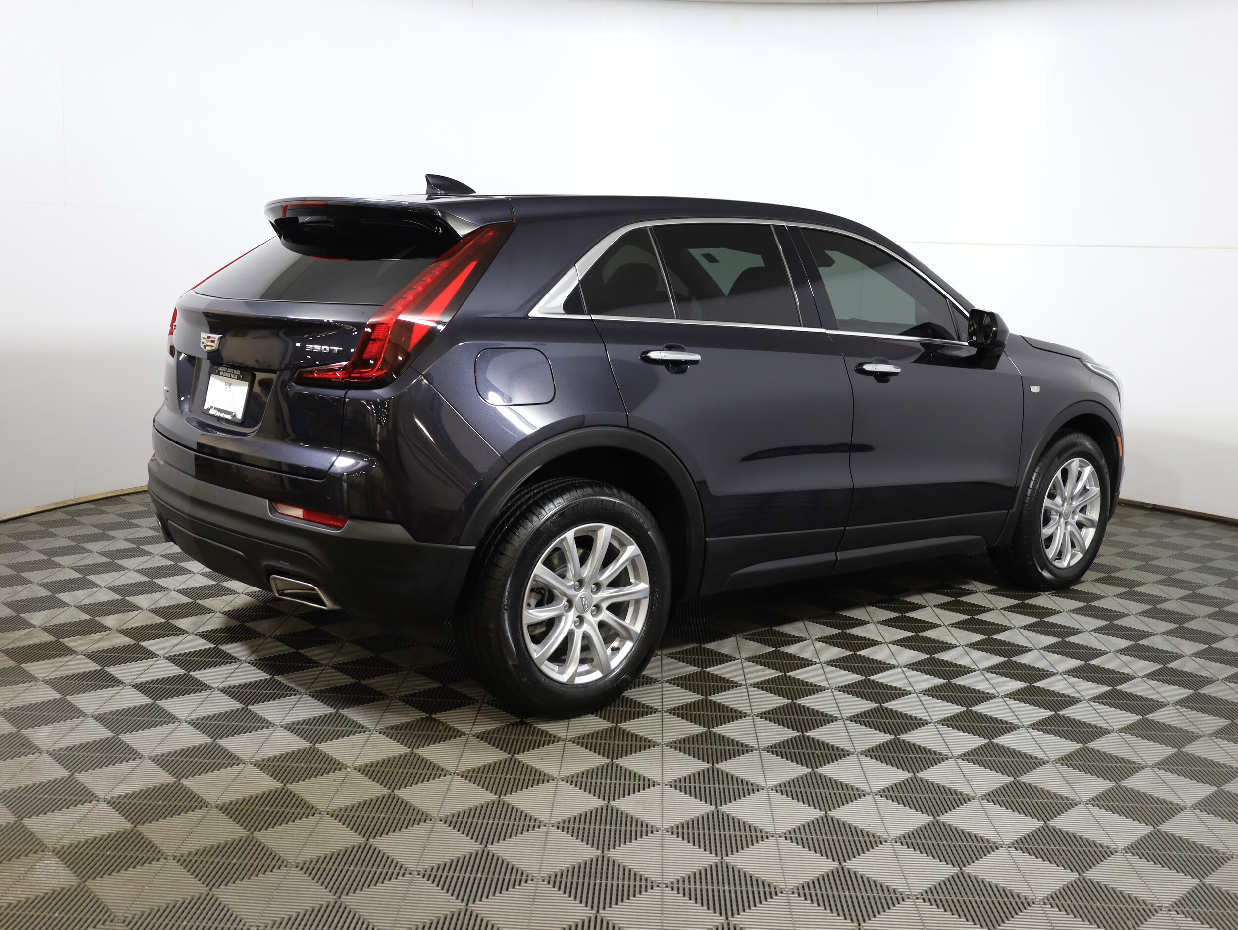 2023 Cadillac XT4 Luxury photo 2