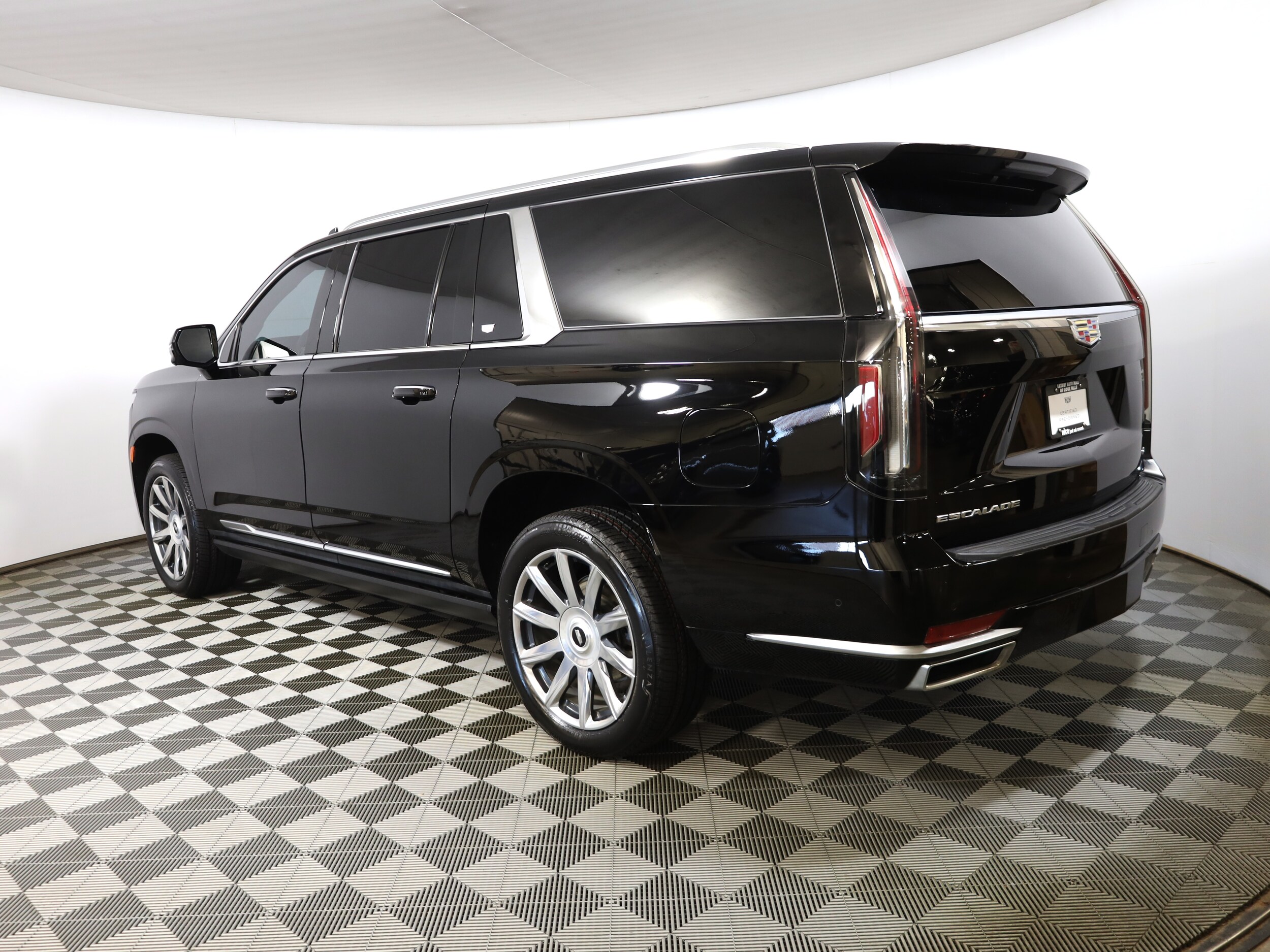 2024 Cadillac Escalade ESV Premium Luxury Platinum photo 2