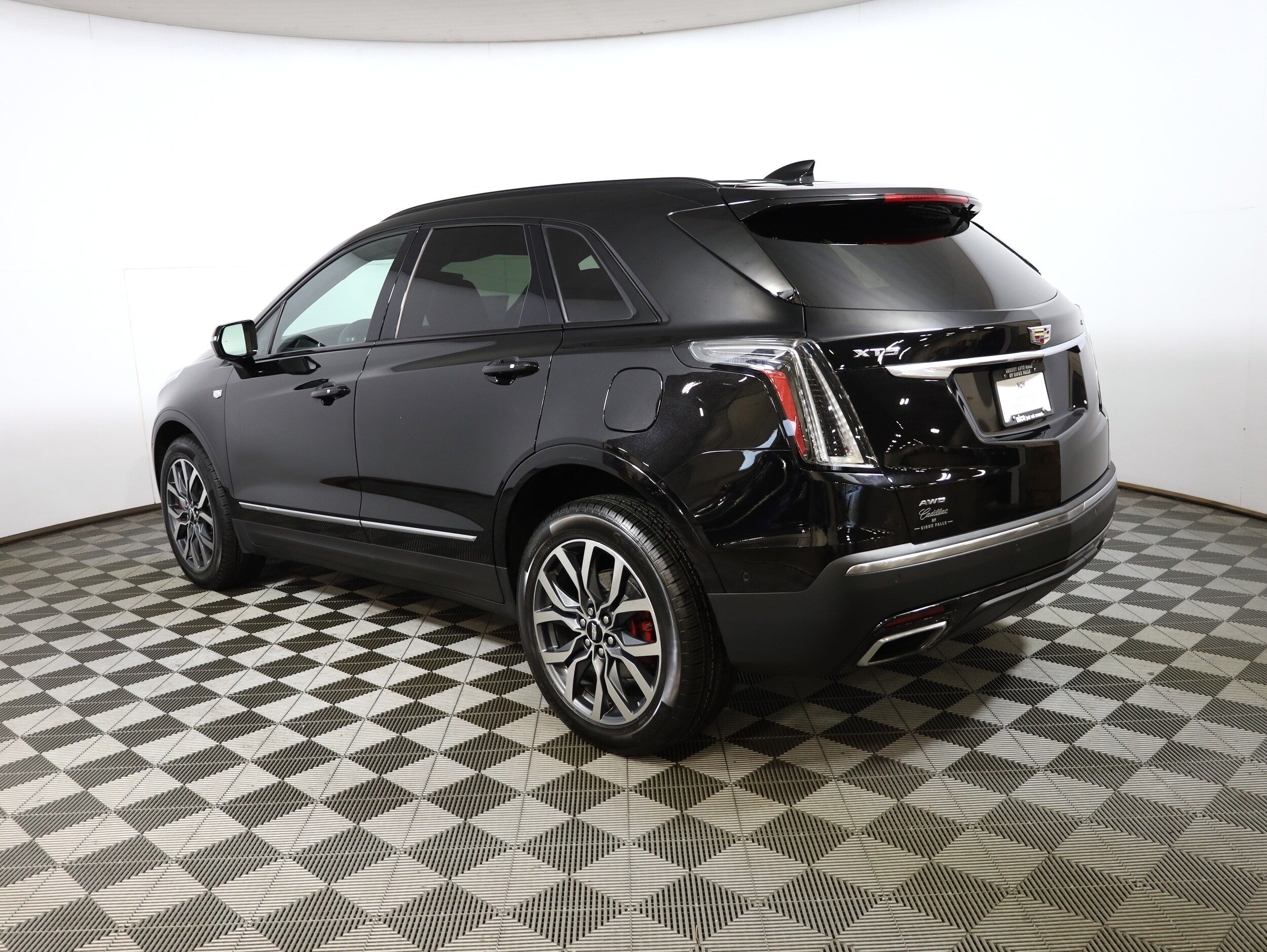 2023 Cadillac XT5 Sport photo 2