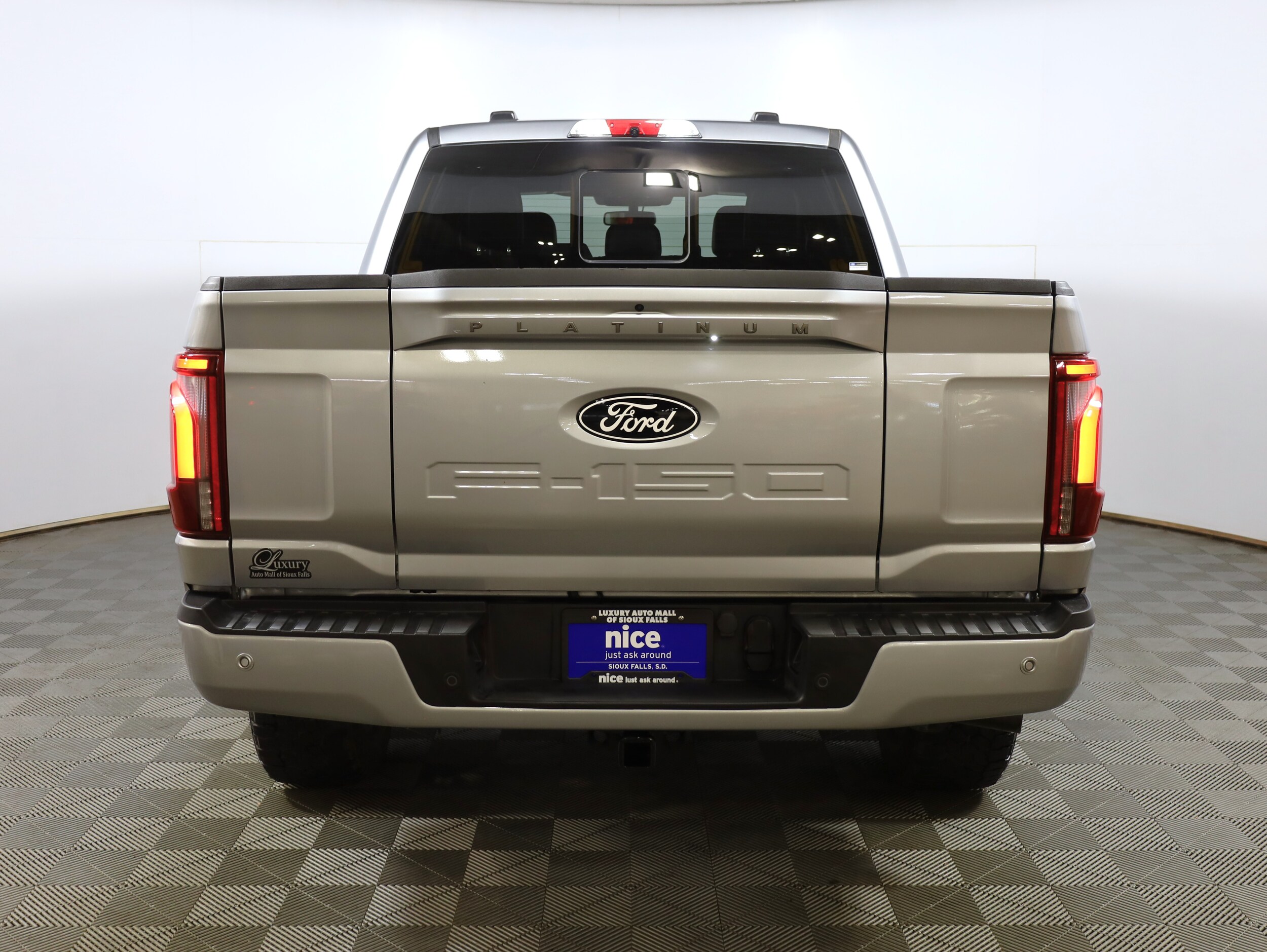 2024 Ford F-150 Platinum photo 3