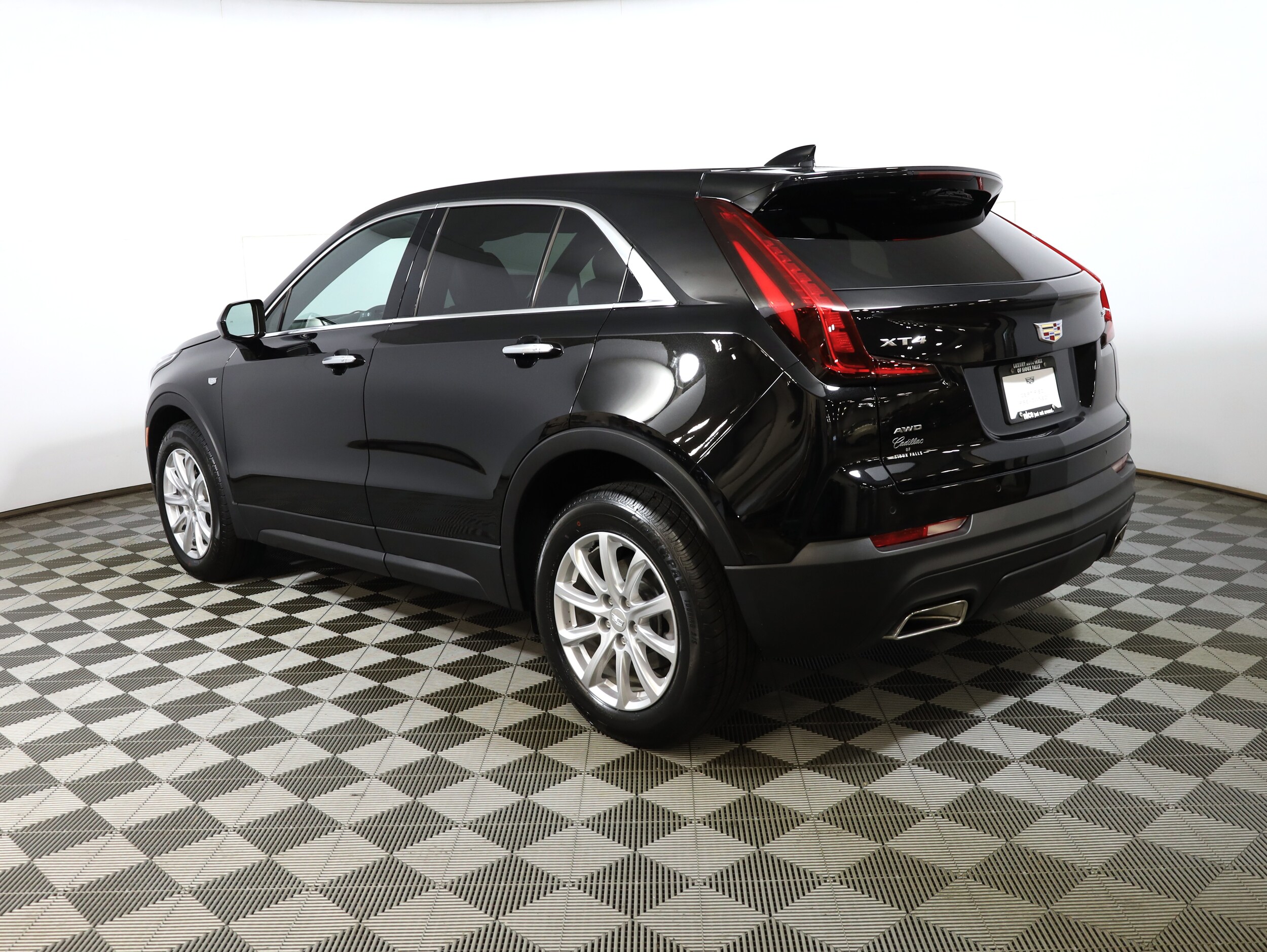 2023 Cadillac XT4 Luxury photo 2