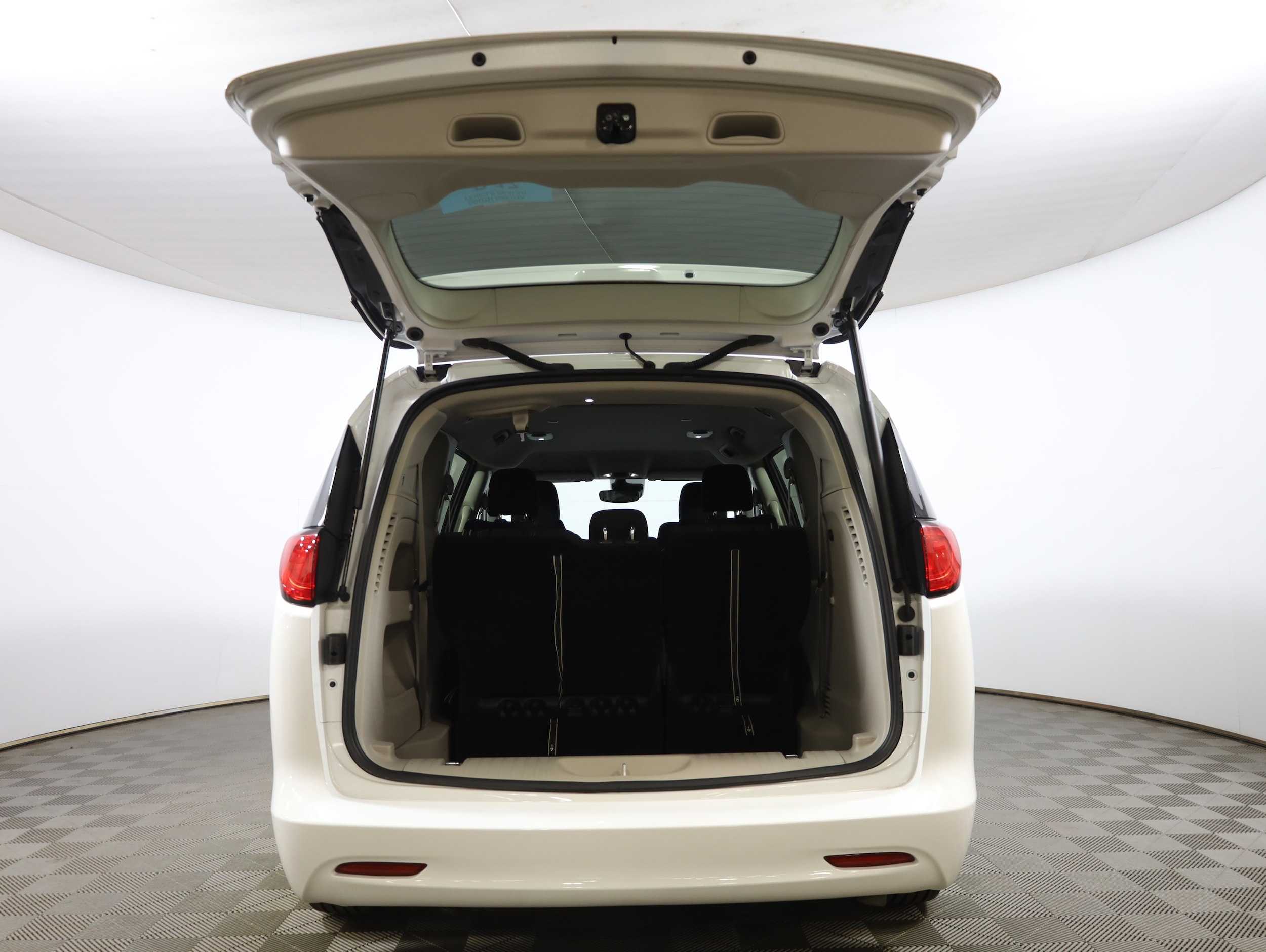 2024 Chrysler Voyager LX - Photo 20