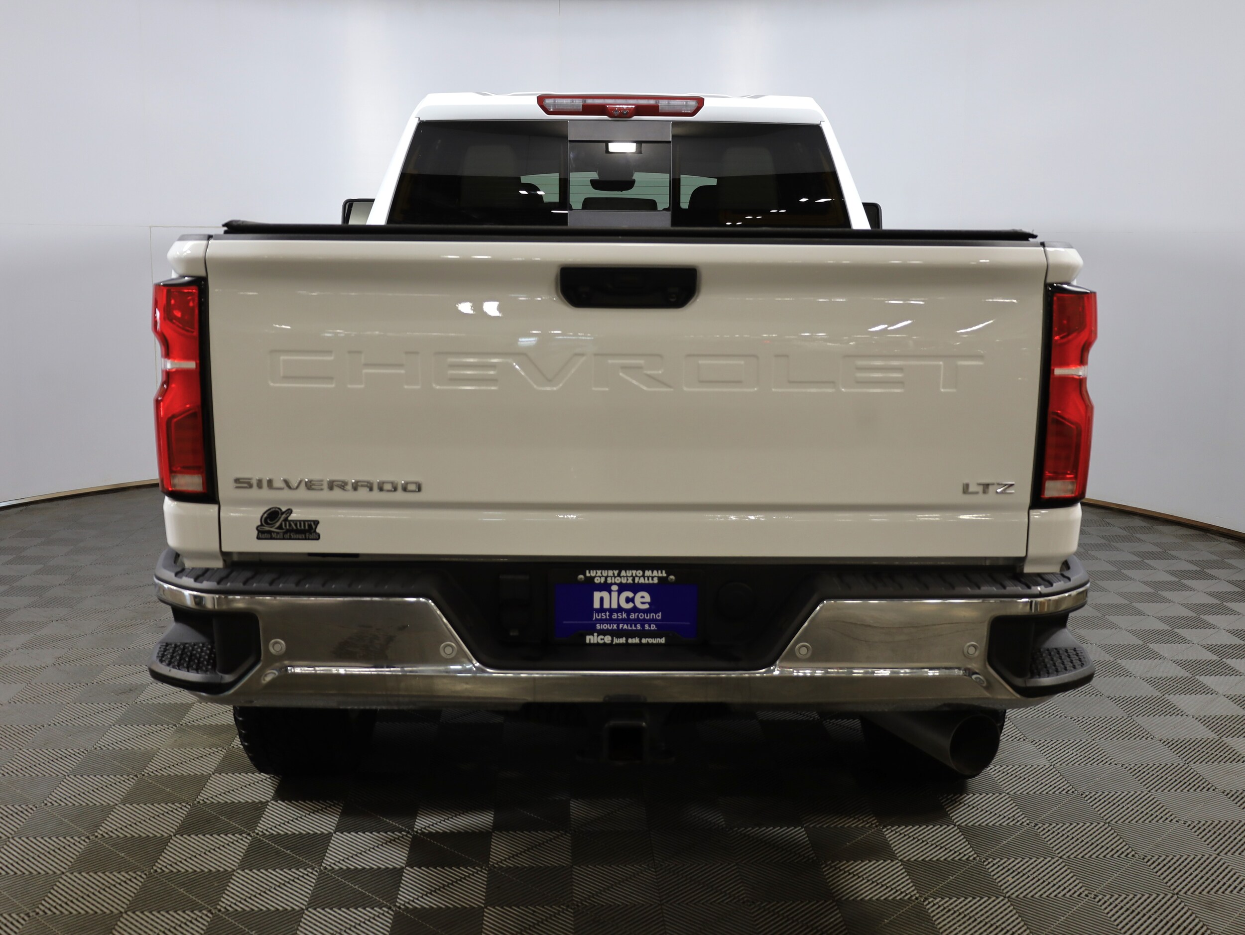 2025 Chevrolet Silverado 2500HD LTZ photo 2