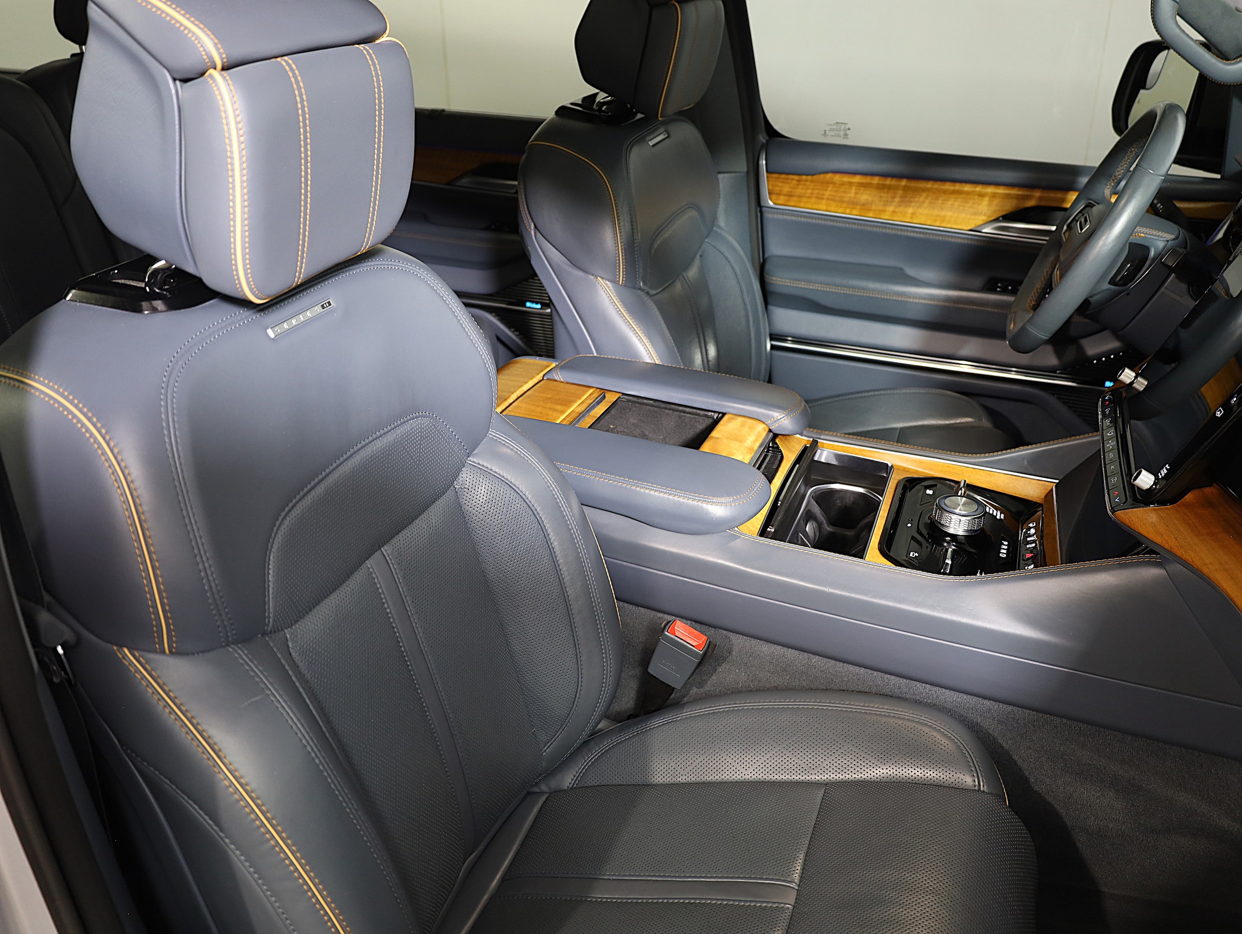 2022 Jeep Grand Wagoneer Series II - Photo 9