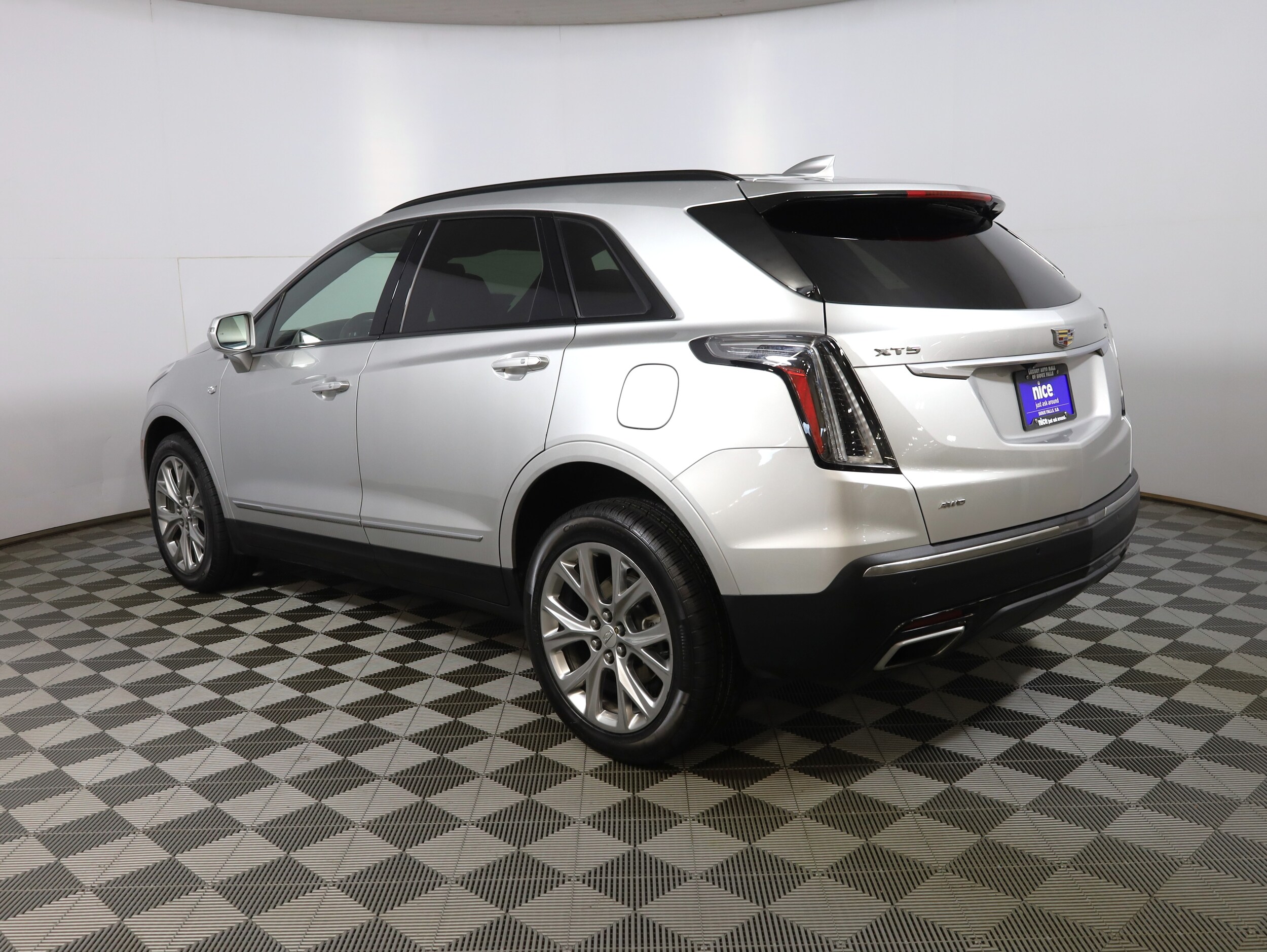 2020 Cadillac XT5 Sport photo 2