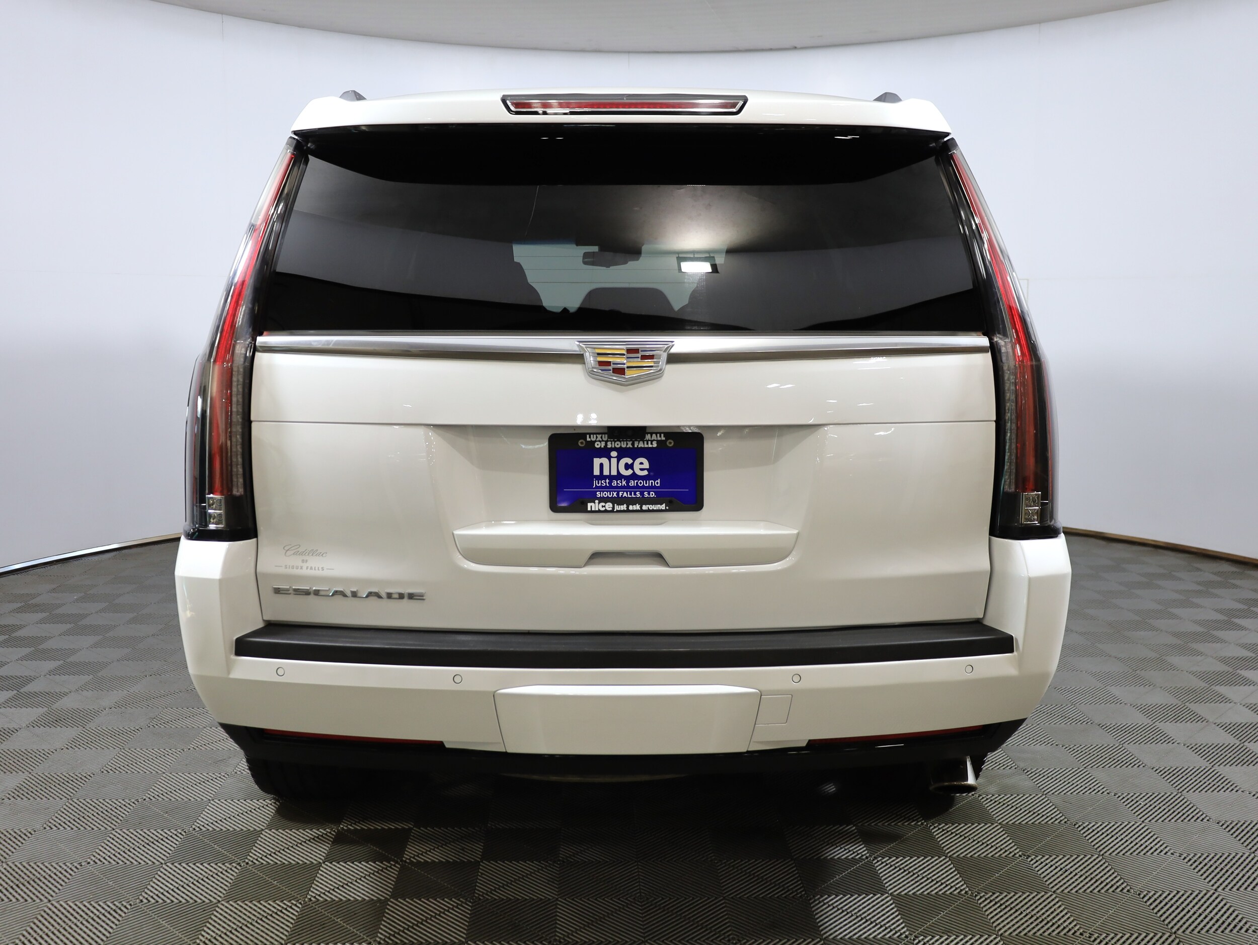 2020 Cadillac Escalade Premium Luxury photo 3