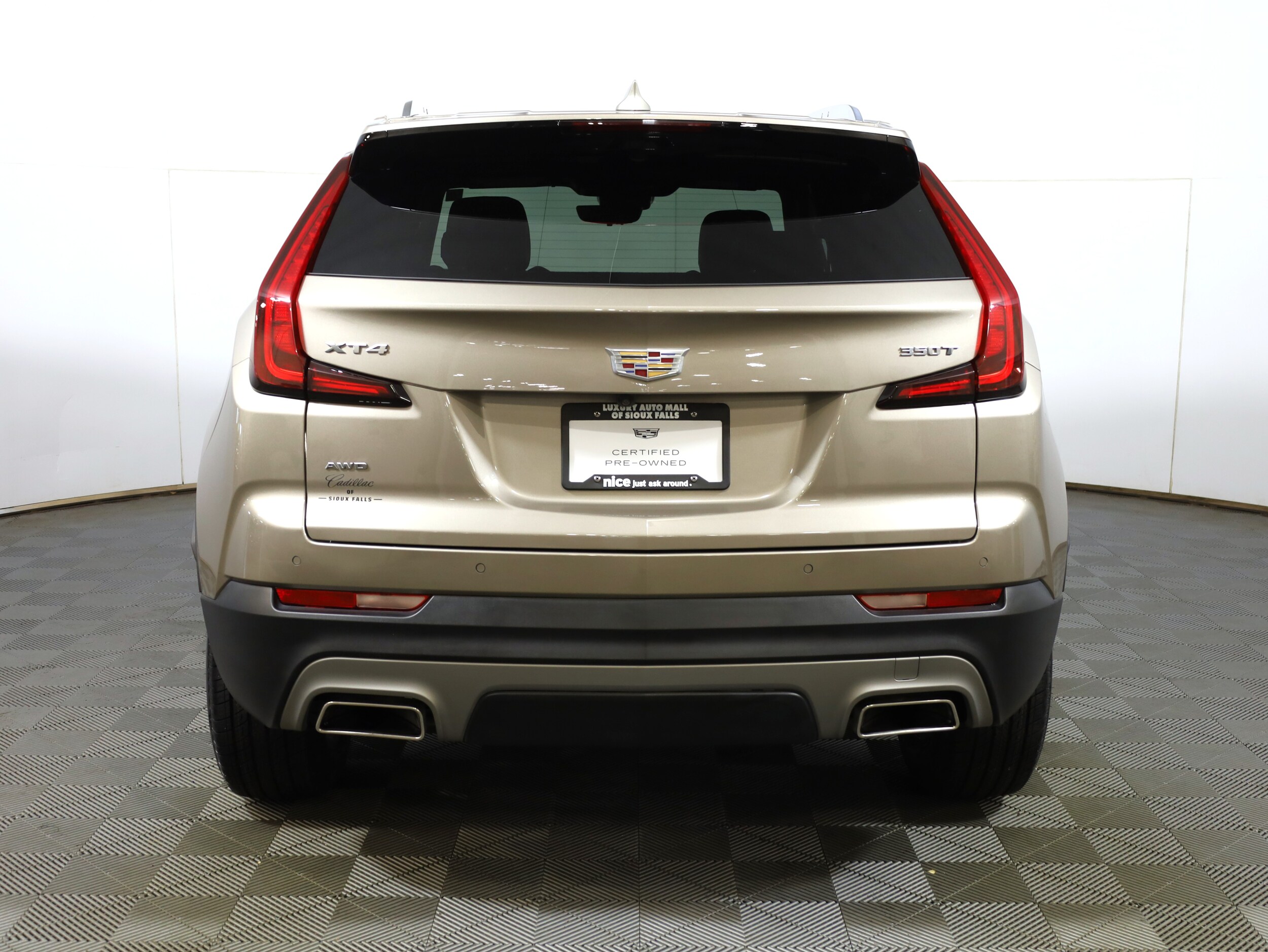 2023 Cadillac XT4 Premium Luxury photo 3