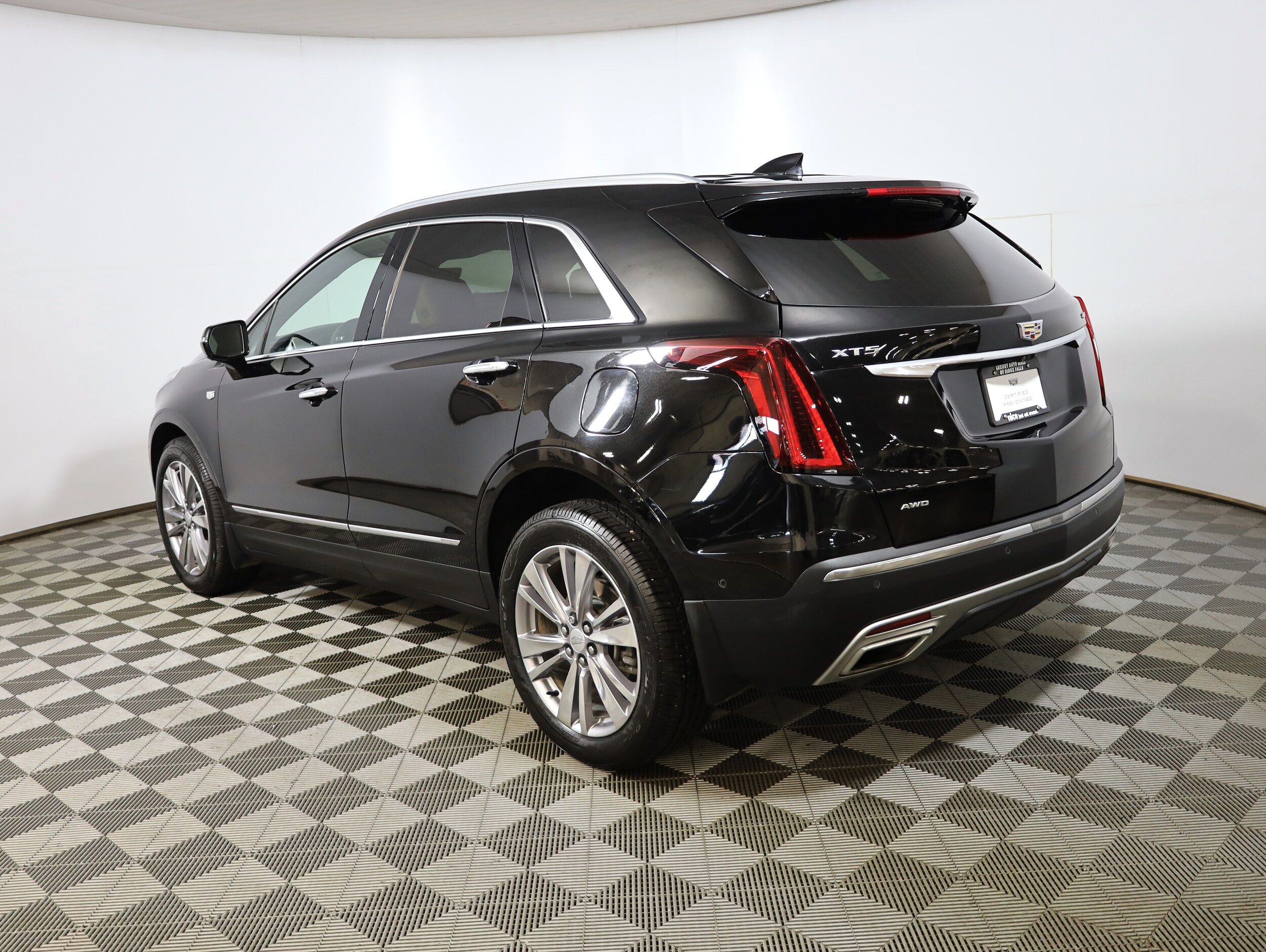 2023 Cadillac XT5 Premium Luxury photo 2
