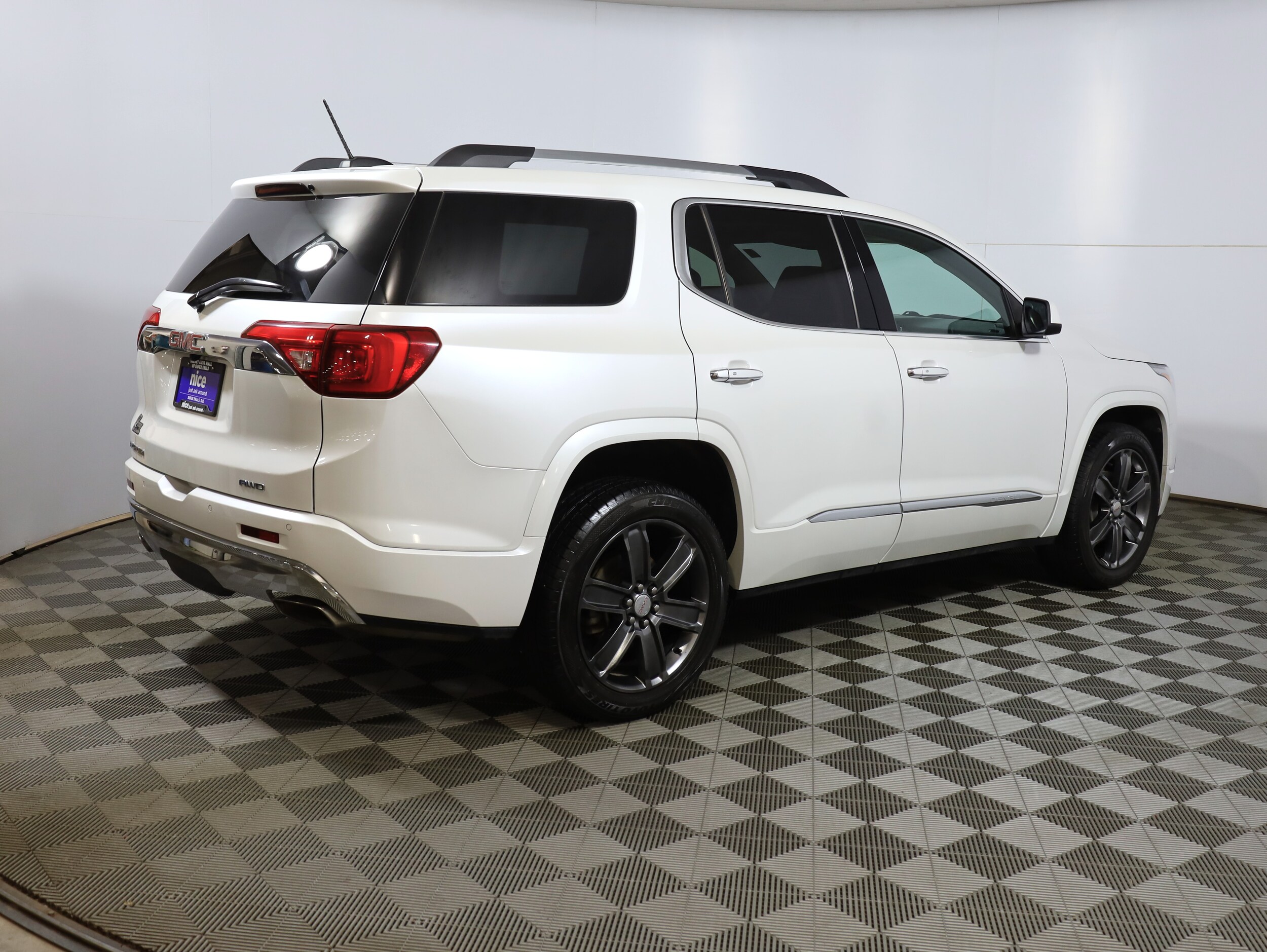 2017 Gmc Acadia Denali photo 2