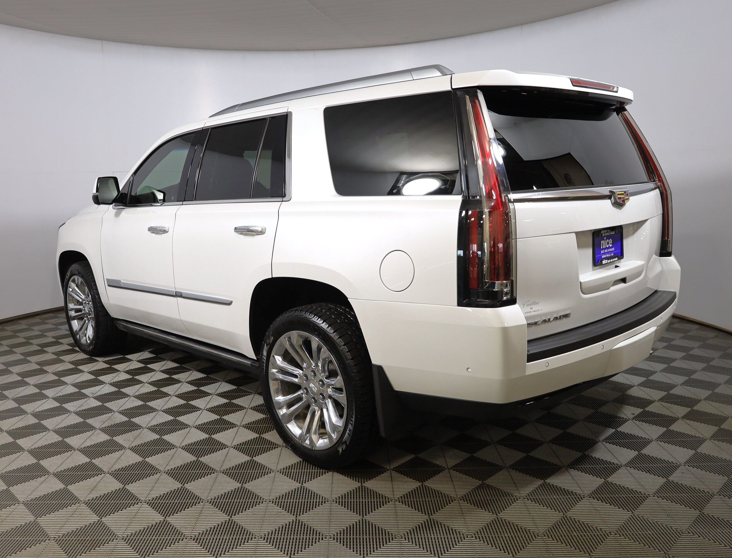 2020 Cadillac Escalade Premium Luxury photo 2
