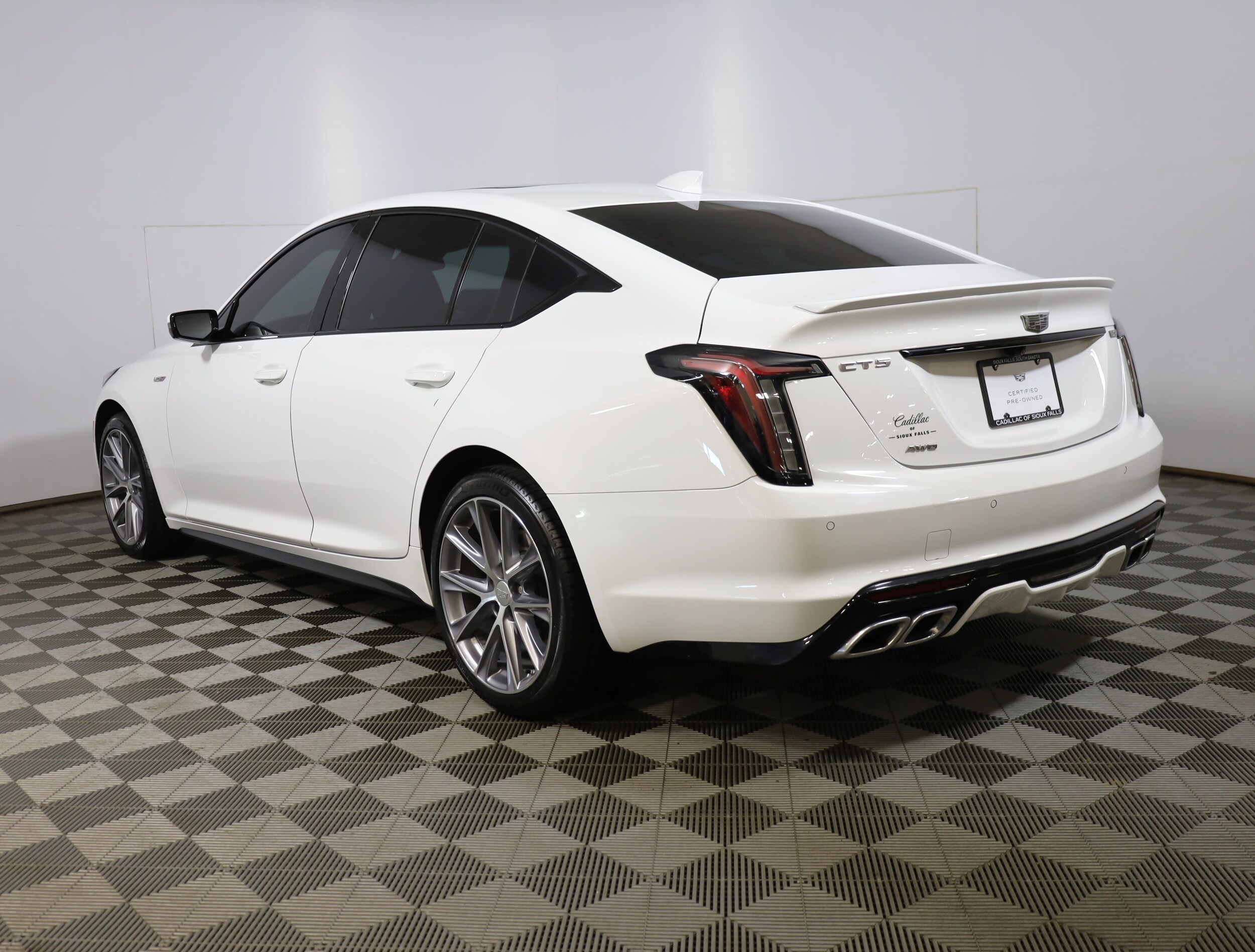 2021 Cadillac CT5 V photo 2