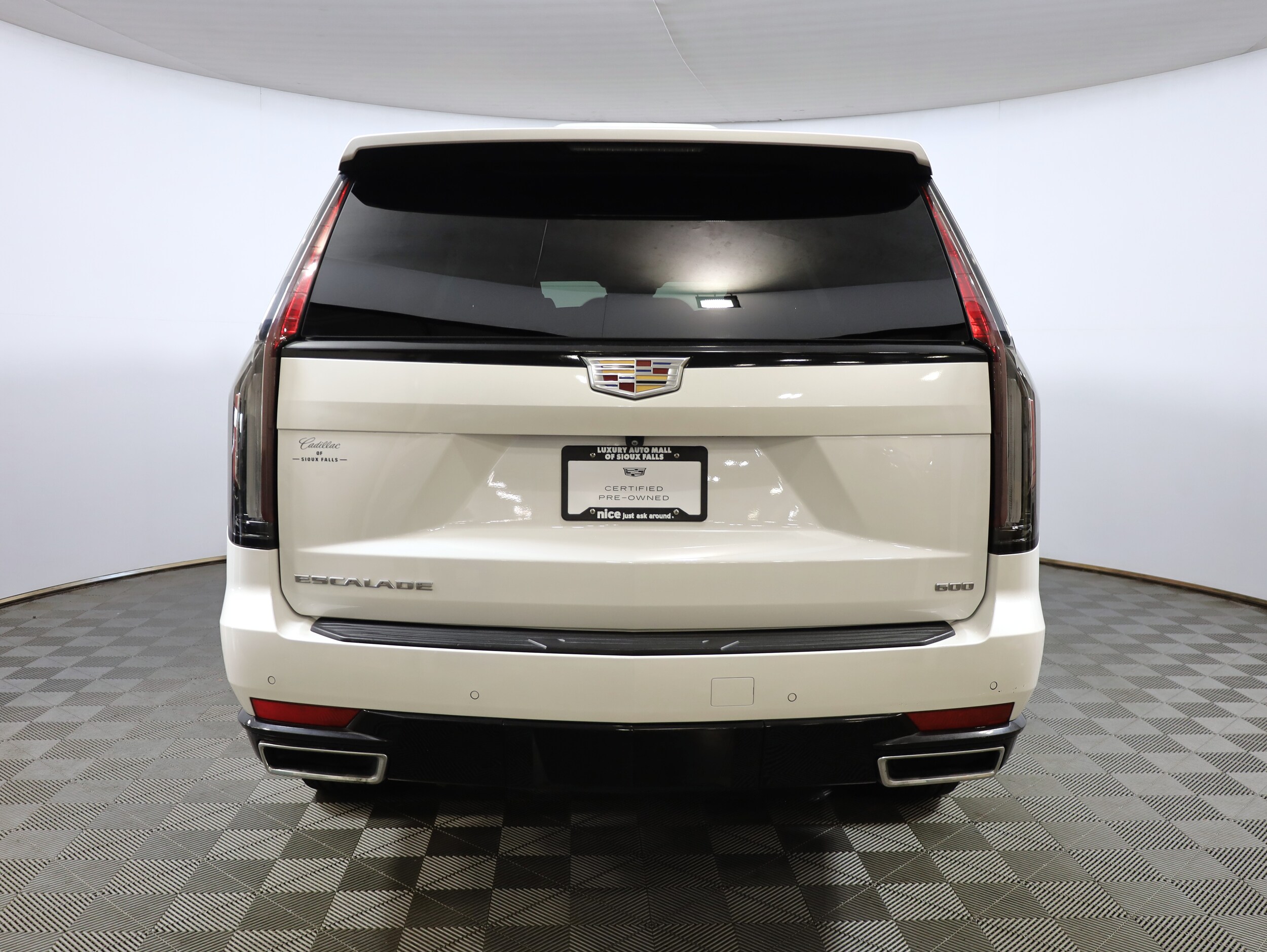 2022 Cadillac Escalade ESV Luxury photo 3