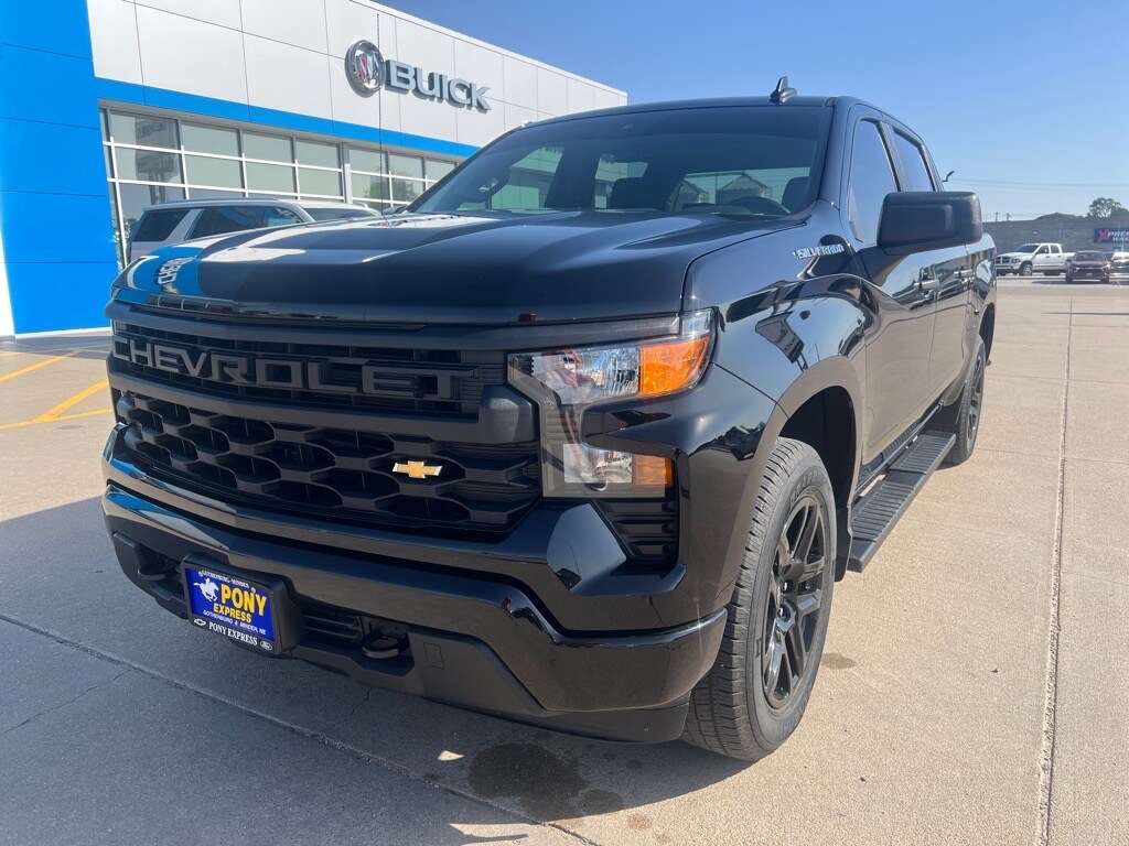 2024 Chevrolet Silverado 1500 Custom photo 2
