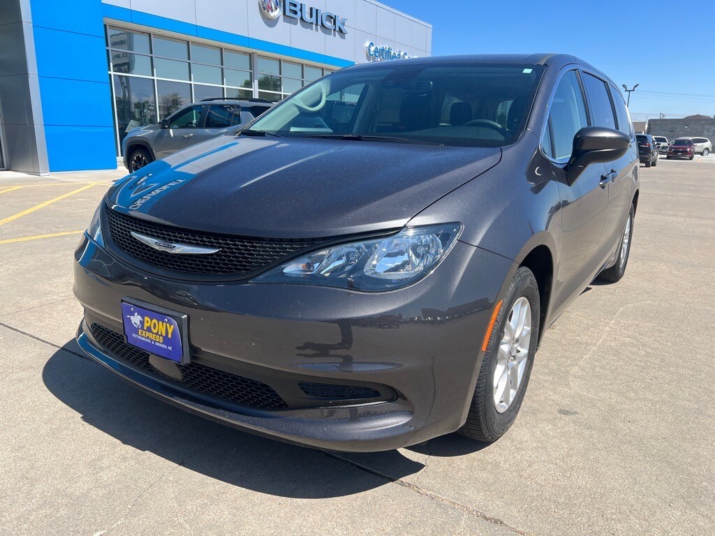 2023 Chrysler Voyager LX photo 2