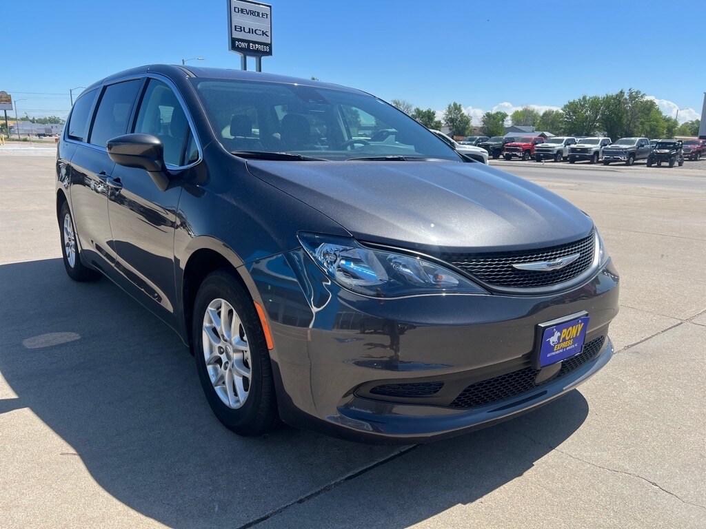 2023 Chrysler Voyager LX photo 3