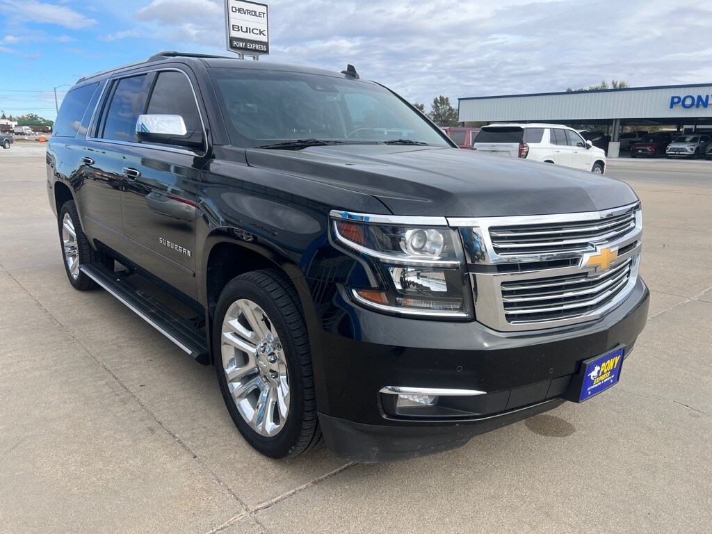 2017 Chevrolet Suburban Premier photo 3