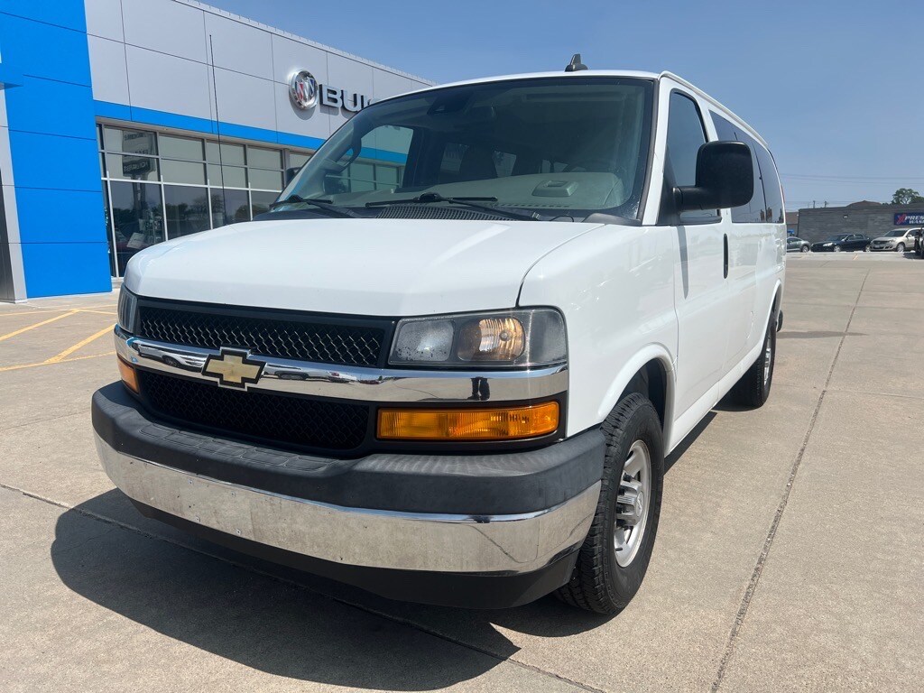 Used 2019 Chevrolet Express Passenger LT with VIN 1GAZGMFP8K1365000 for sale in Lexington, NE