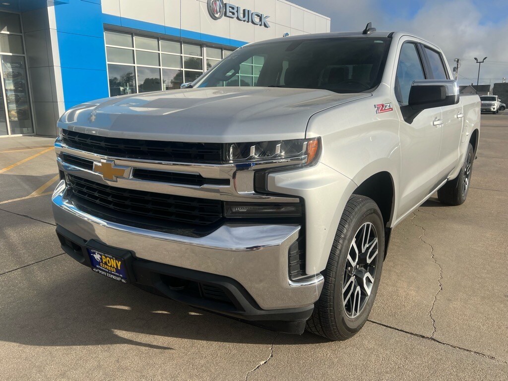 2020 Chevrolet Silverado 1500 LT photo 2