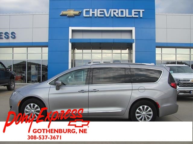 2019 Chrysler Pacifica Touring L's photo