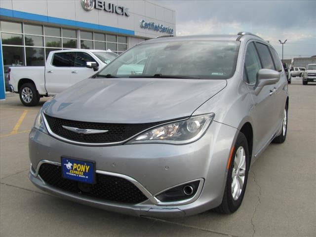 Used 2019 Chrysler Pacifica Touring L with VIN 2C4RC1BG8KR715468 for sale in Lexington, NE